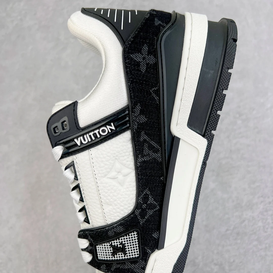 Louis Vuitton Sneakers Black
