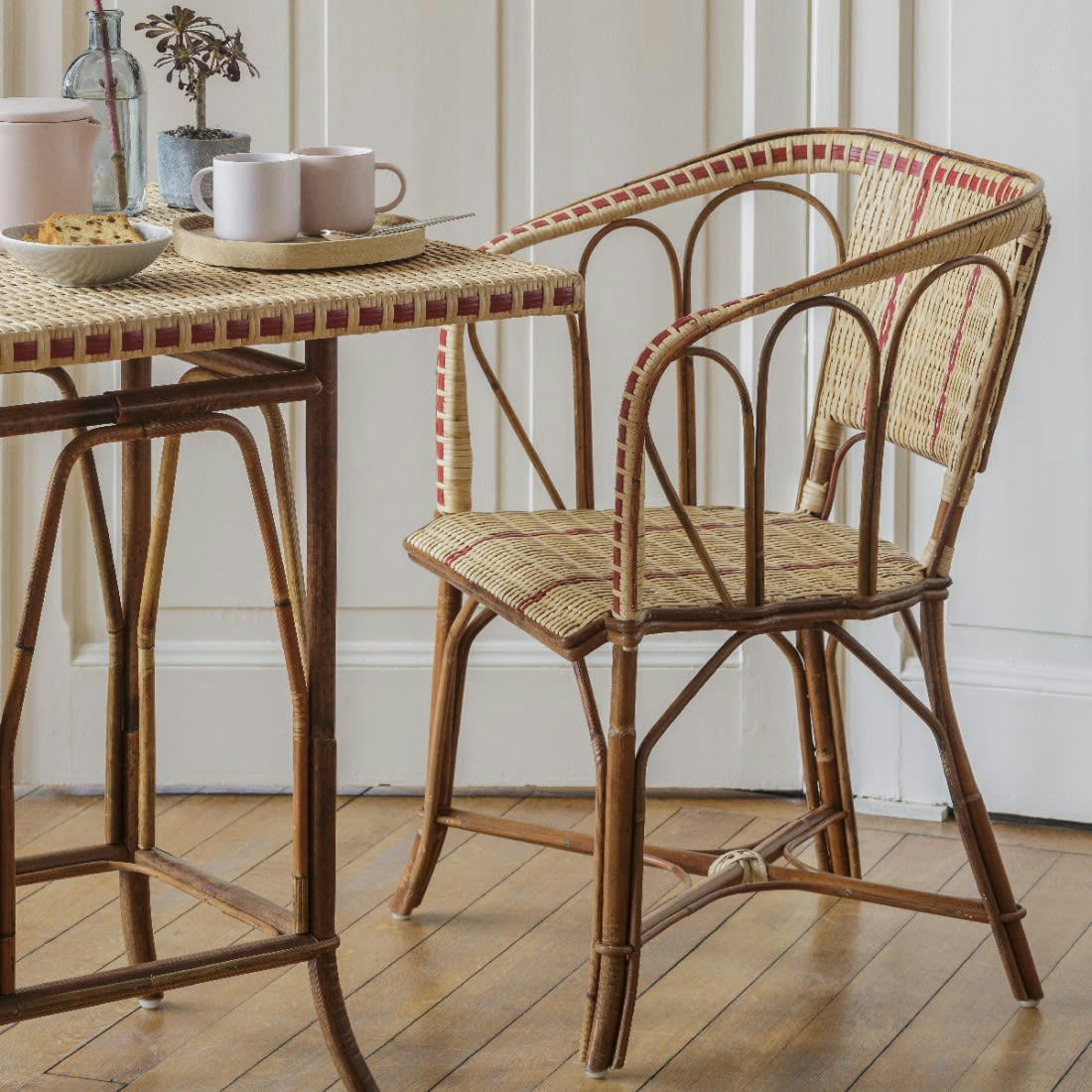 BAGATELLE - Table-guéridon en rotin tressé