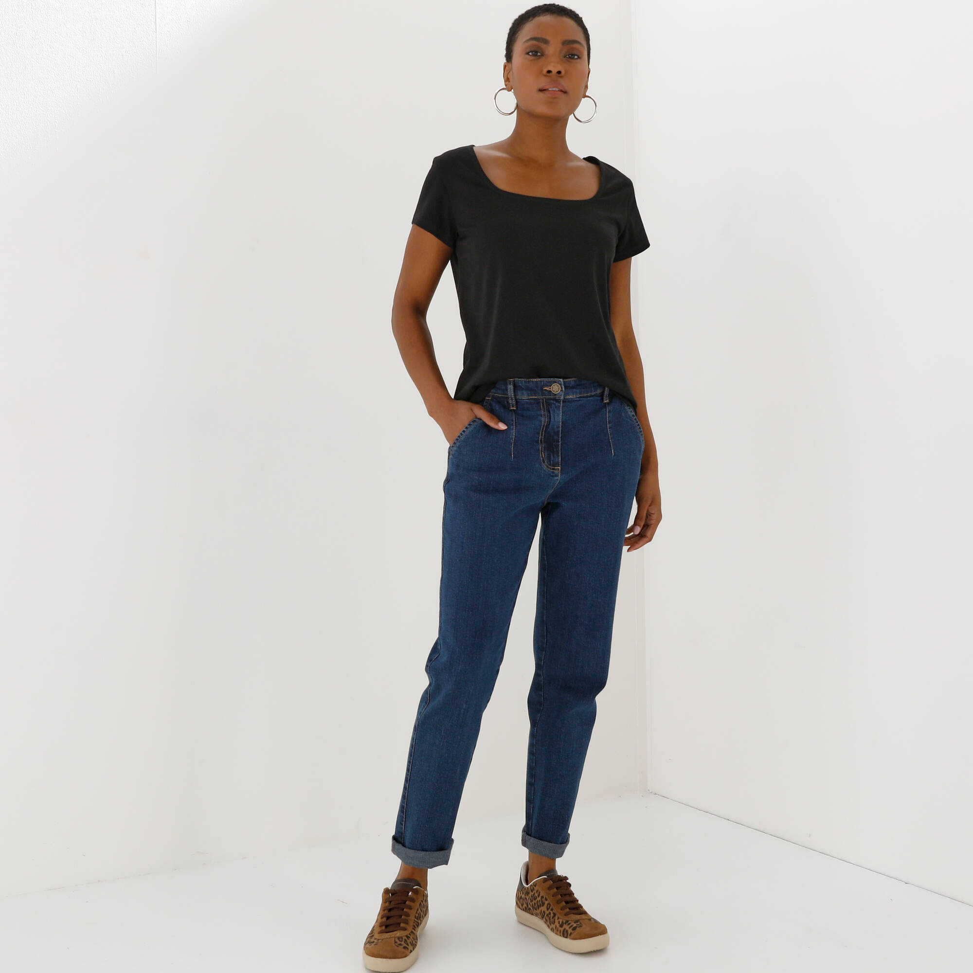 T-shirt col carré, manches courtes
