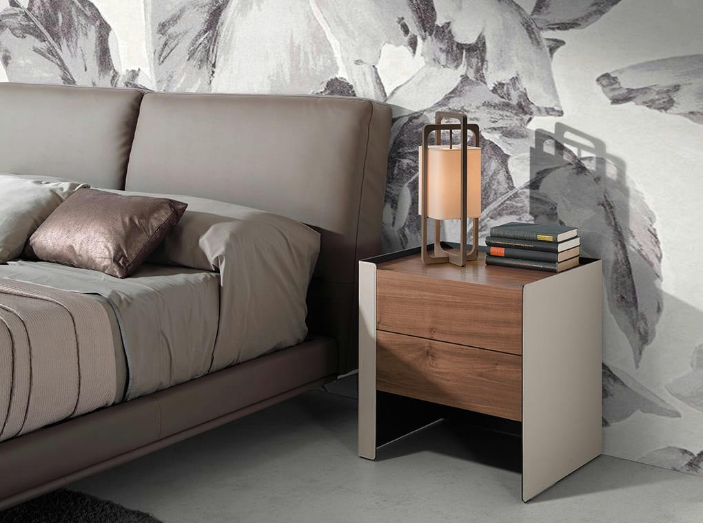 - Table de chevet effet bois noyer et croûte de cuir