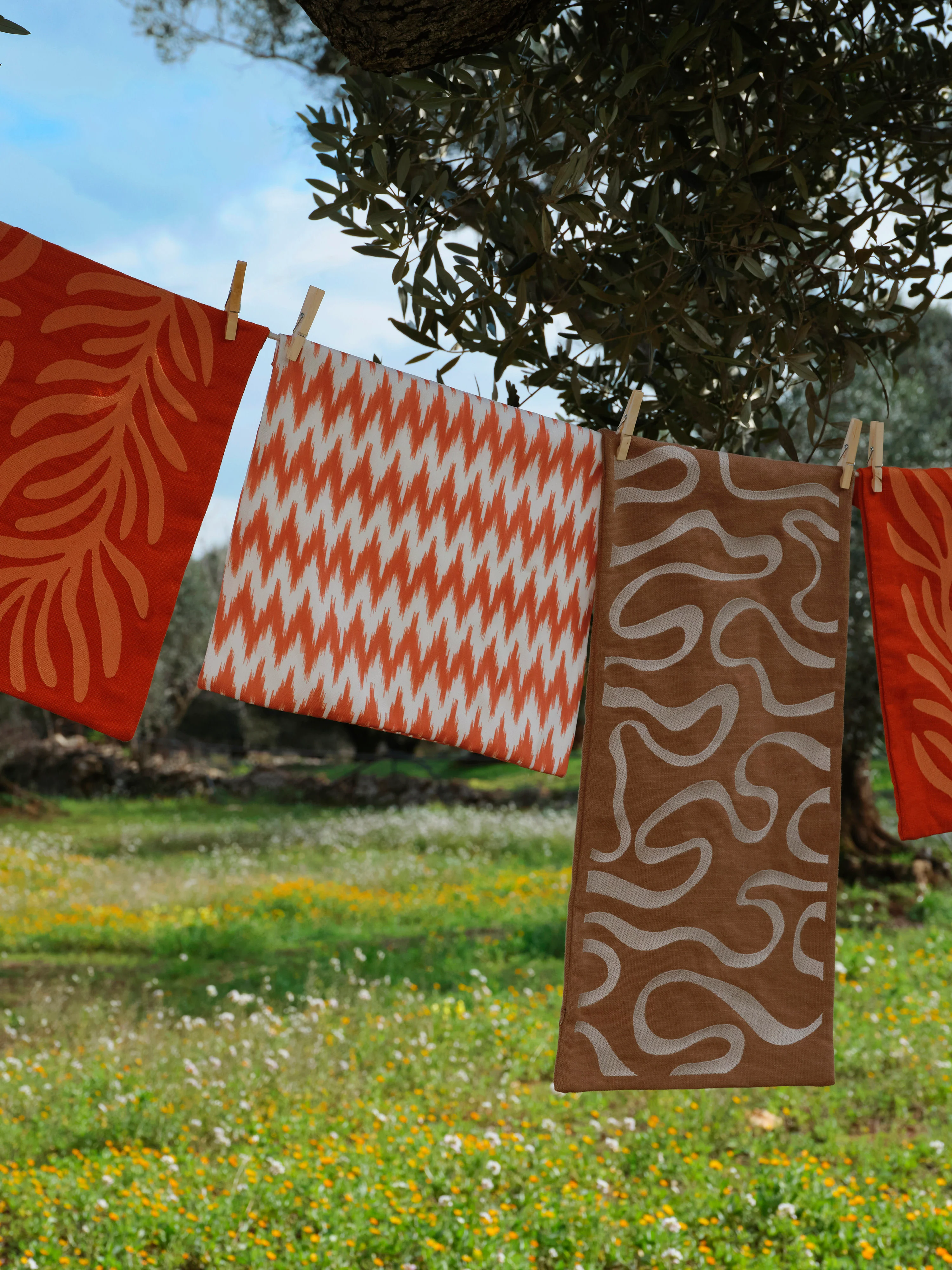 Outdoor-Kissenhülle Maillot mit Ikat Muster