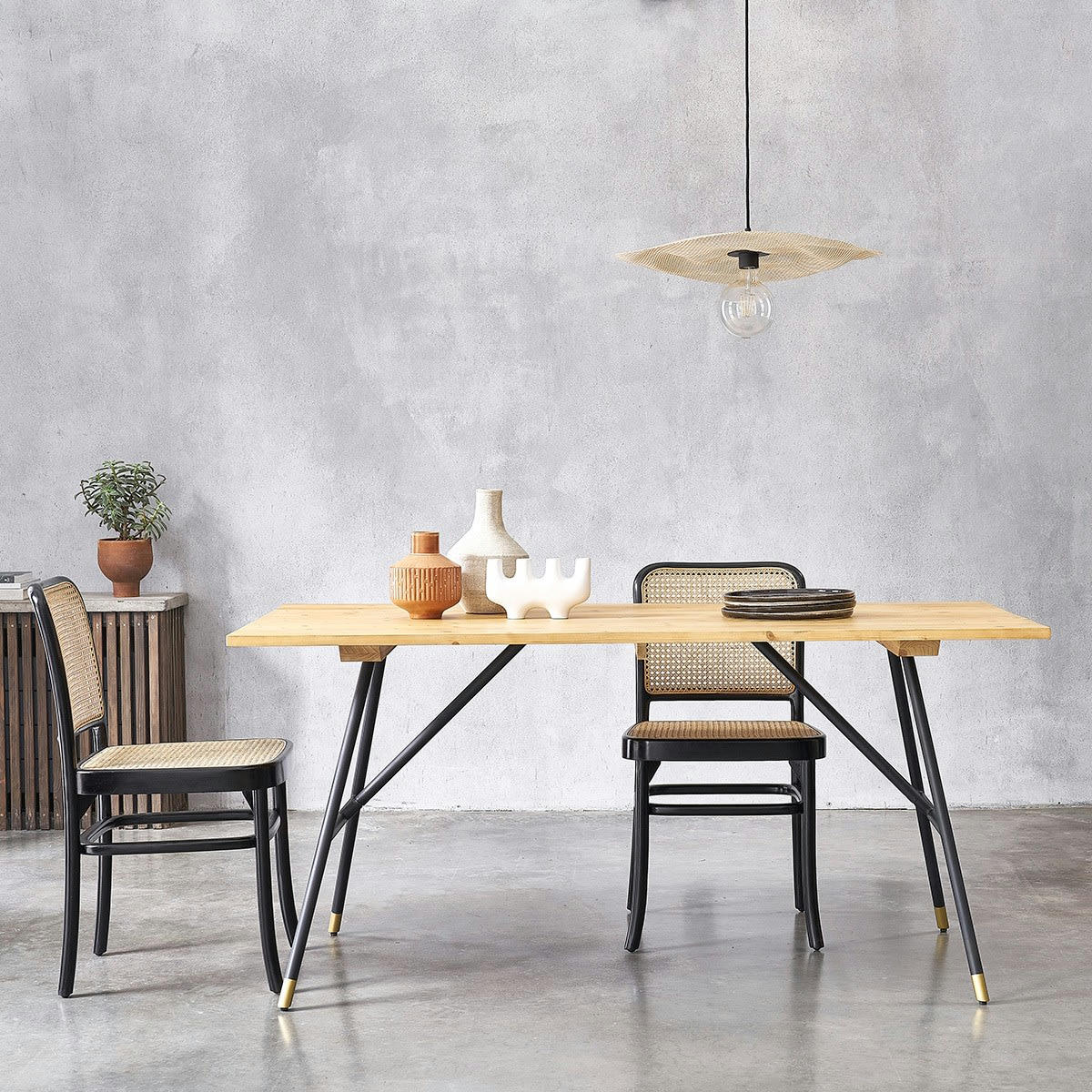 ROBIN - Table à manger en pin massif et métal 6 pers.