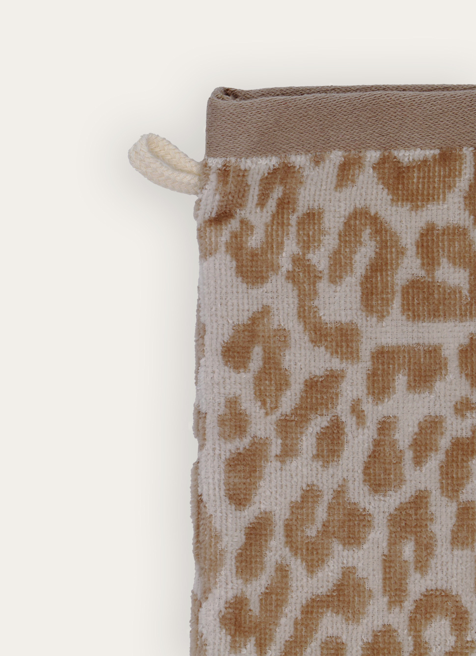 GANT DE TOILETTE EN VELOURS à MOTIF LÉOPARD BEIGE CLAIR