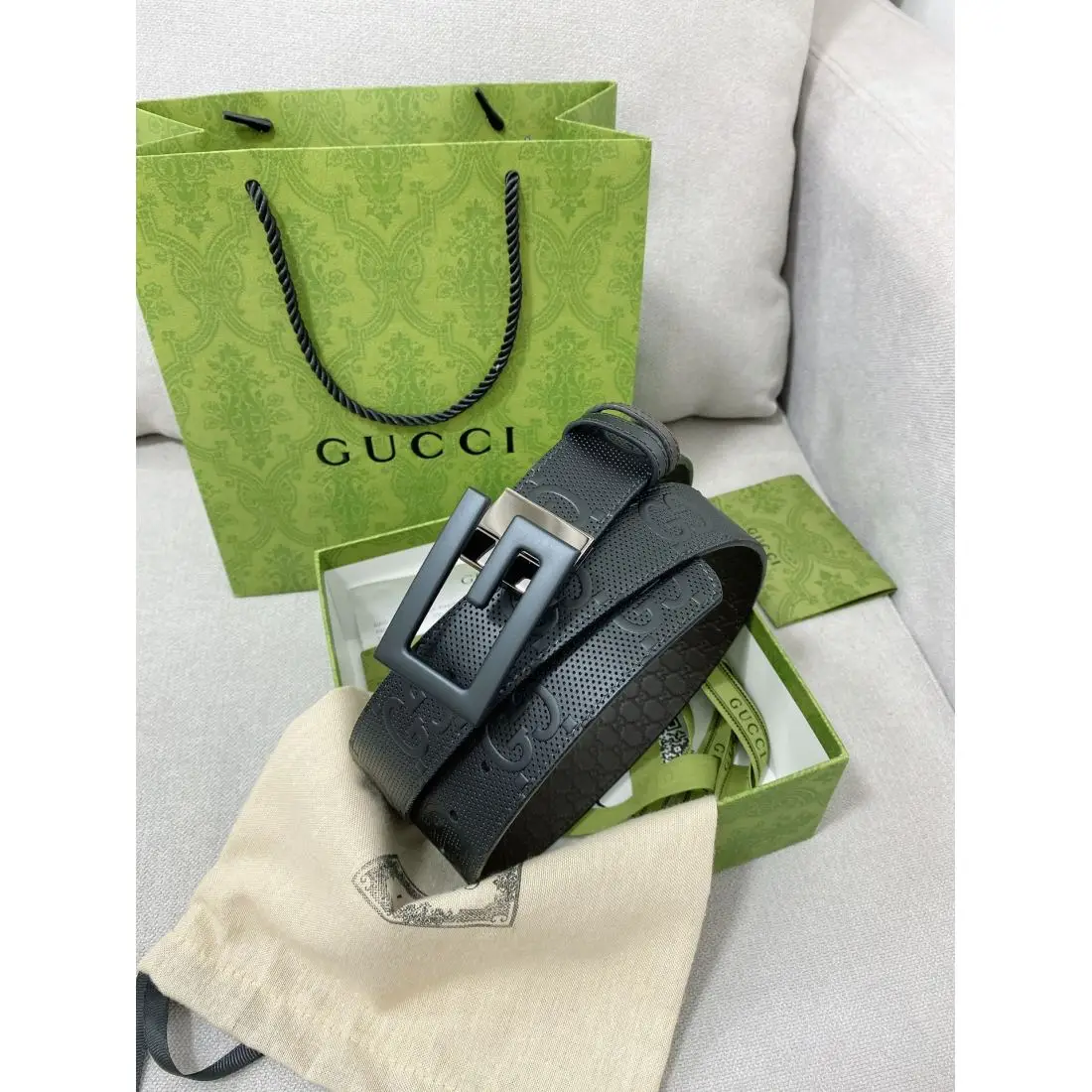 Gucci Cowhide Top Layer Paired with Fine Swivel Button Head 35MM Belt