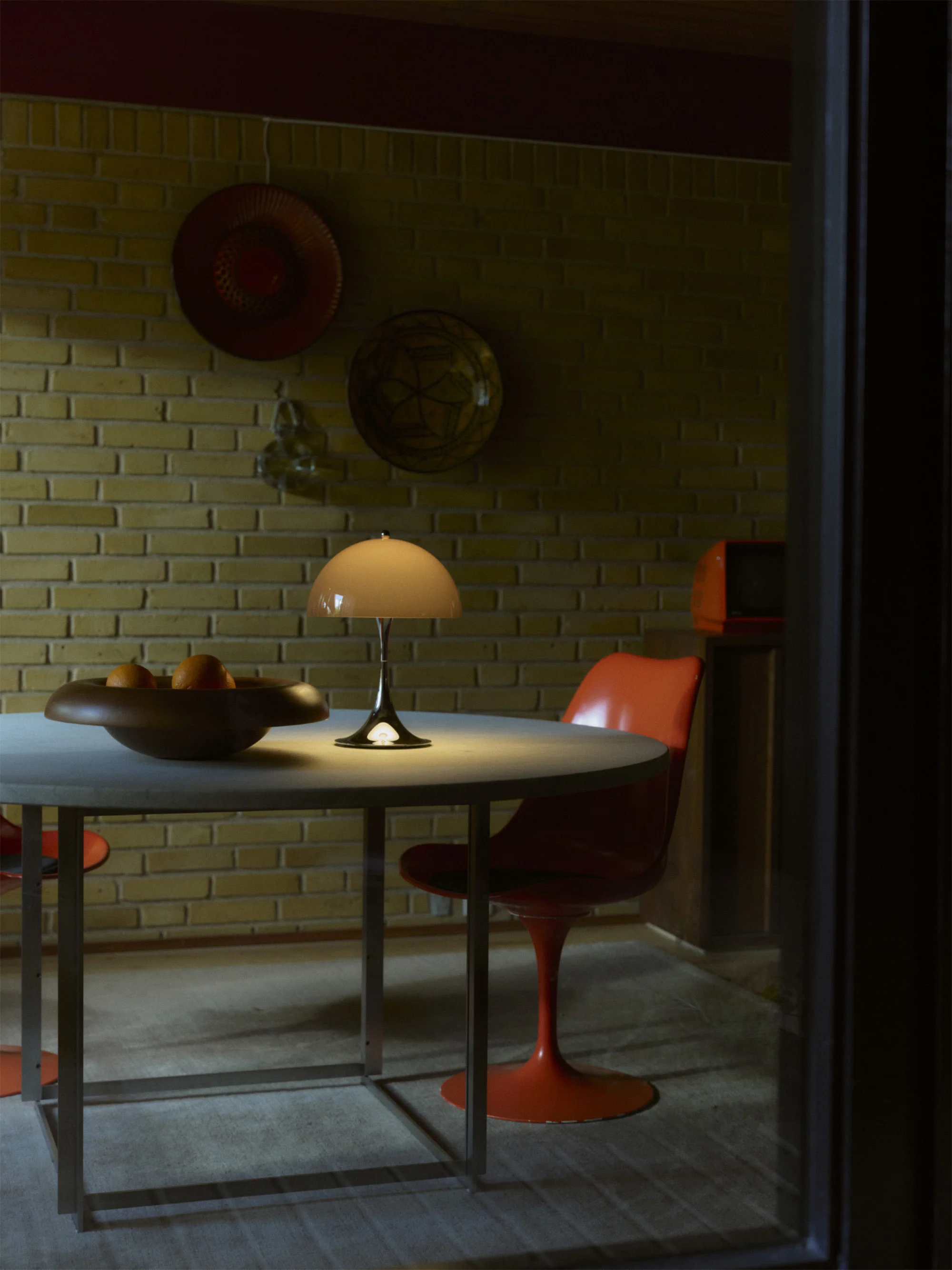 Mobile dimmbare LED-Tischlampe Panthella 250, Design Verner Panton