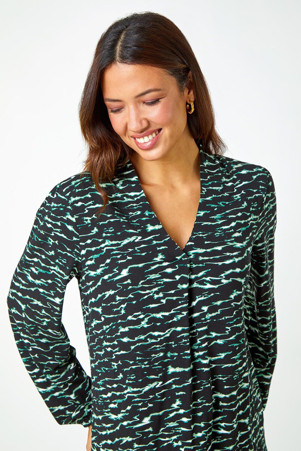 Roman Wave Print Pleated V-Neck Stretch Top