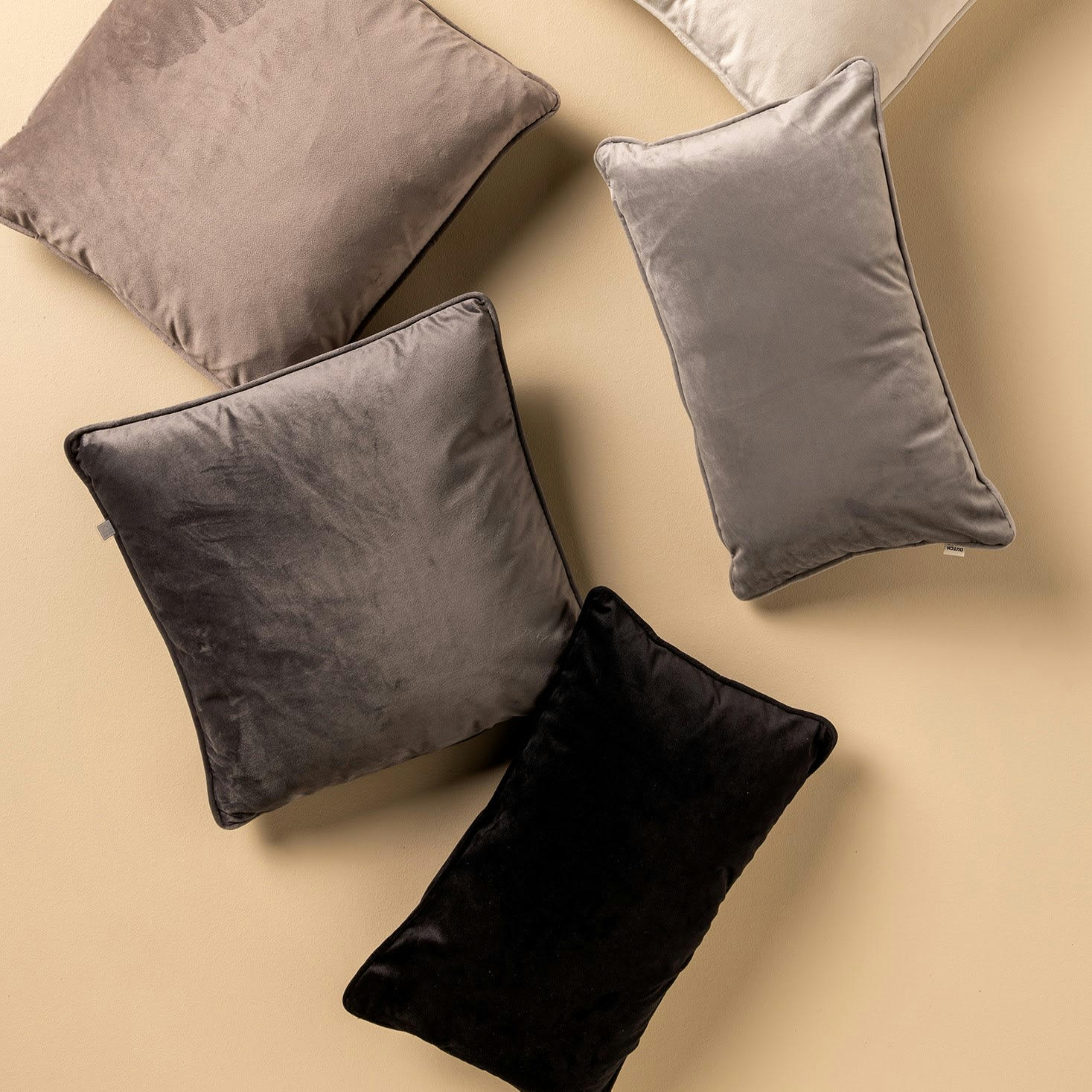 - Housse de coussin noir en velours-30x50 cm uni