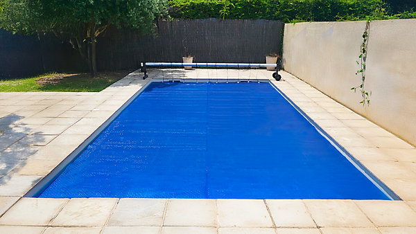 Bâche à Bulles Piscine 8,5x3,5 m OXO Dark Blue 500 microns - Bordée 4 côtés   Oeillets Posés   Bâchette Protection - Direct Usine