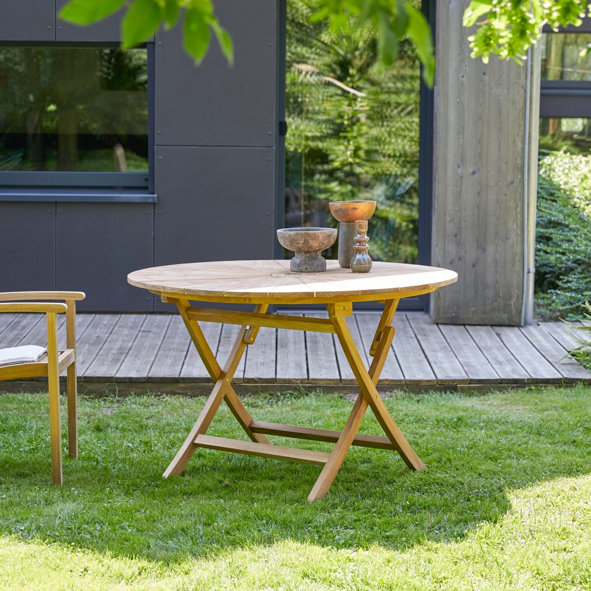 Tikamoon - Outdoor klaptafel van massief teakhout voor 6 personen.