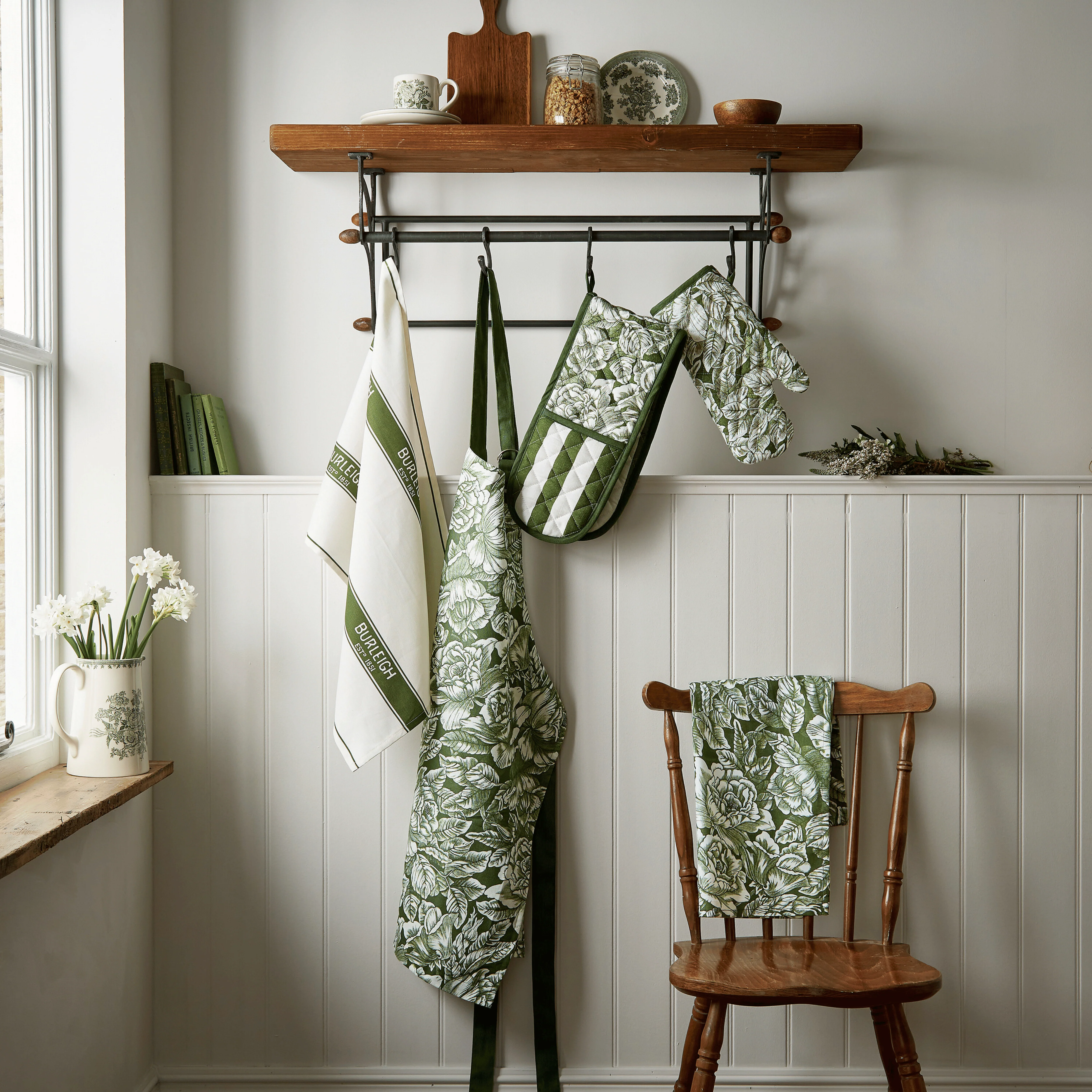 Burleigh x Bedeck of Belfast Green Hibiscus Oven Mitt