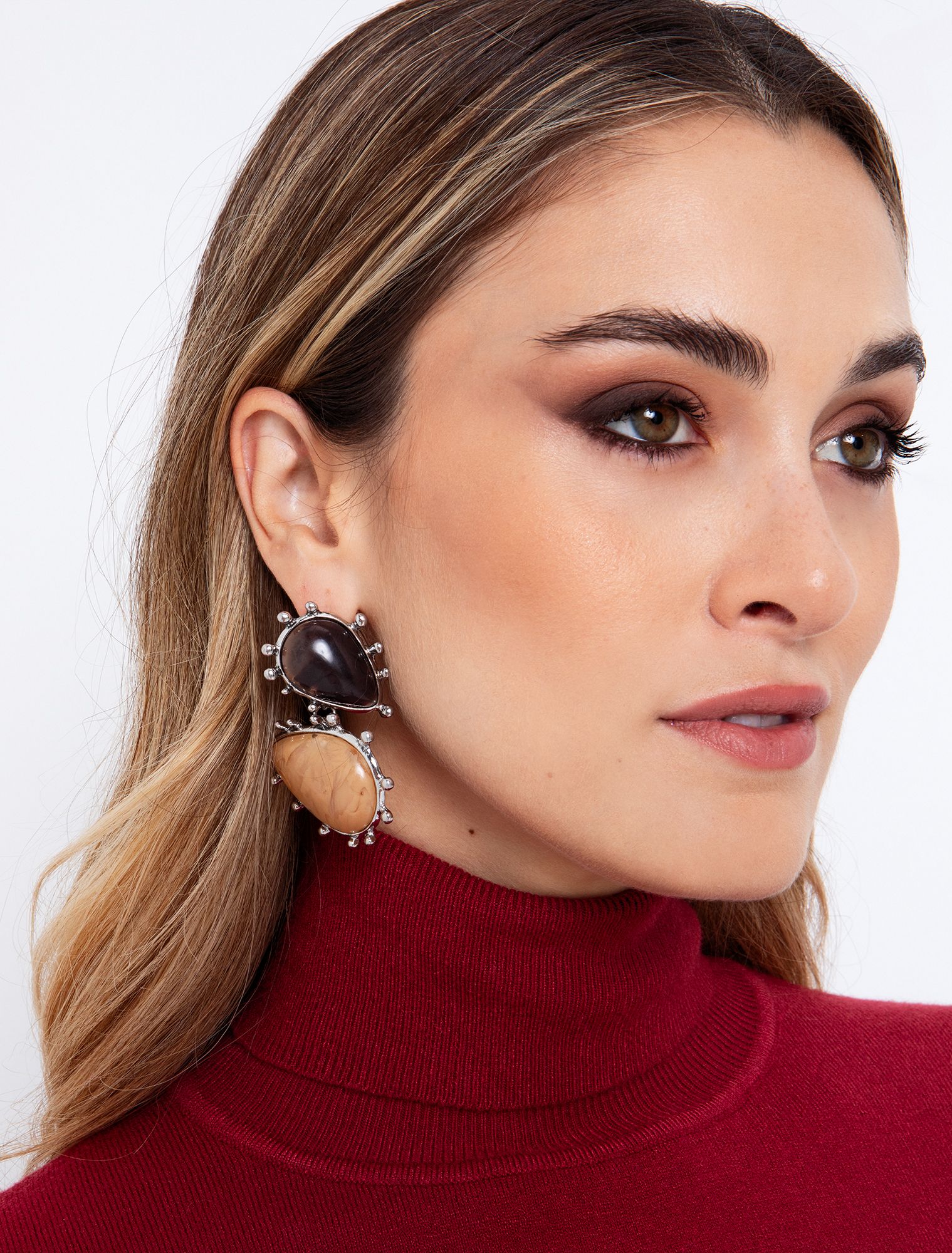 Σκουλαρίκια με πέτρες σε αντίθεση