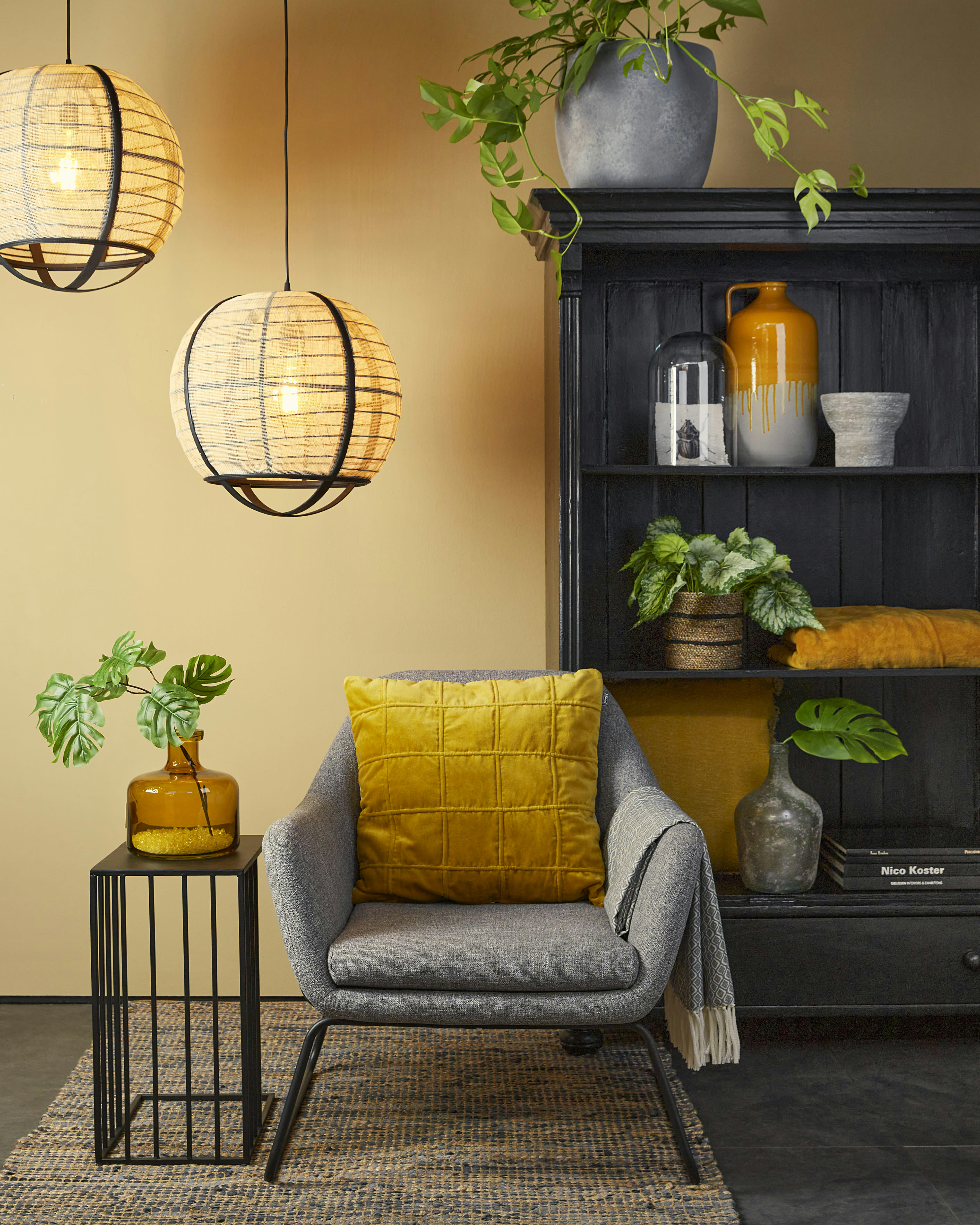 REGAL - Vase bouteille en verre jaune H21.5