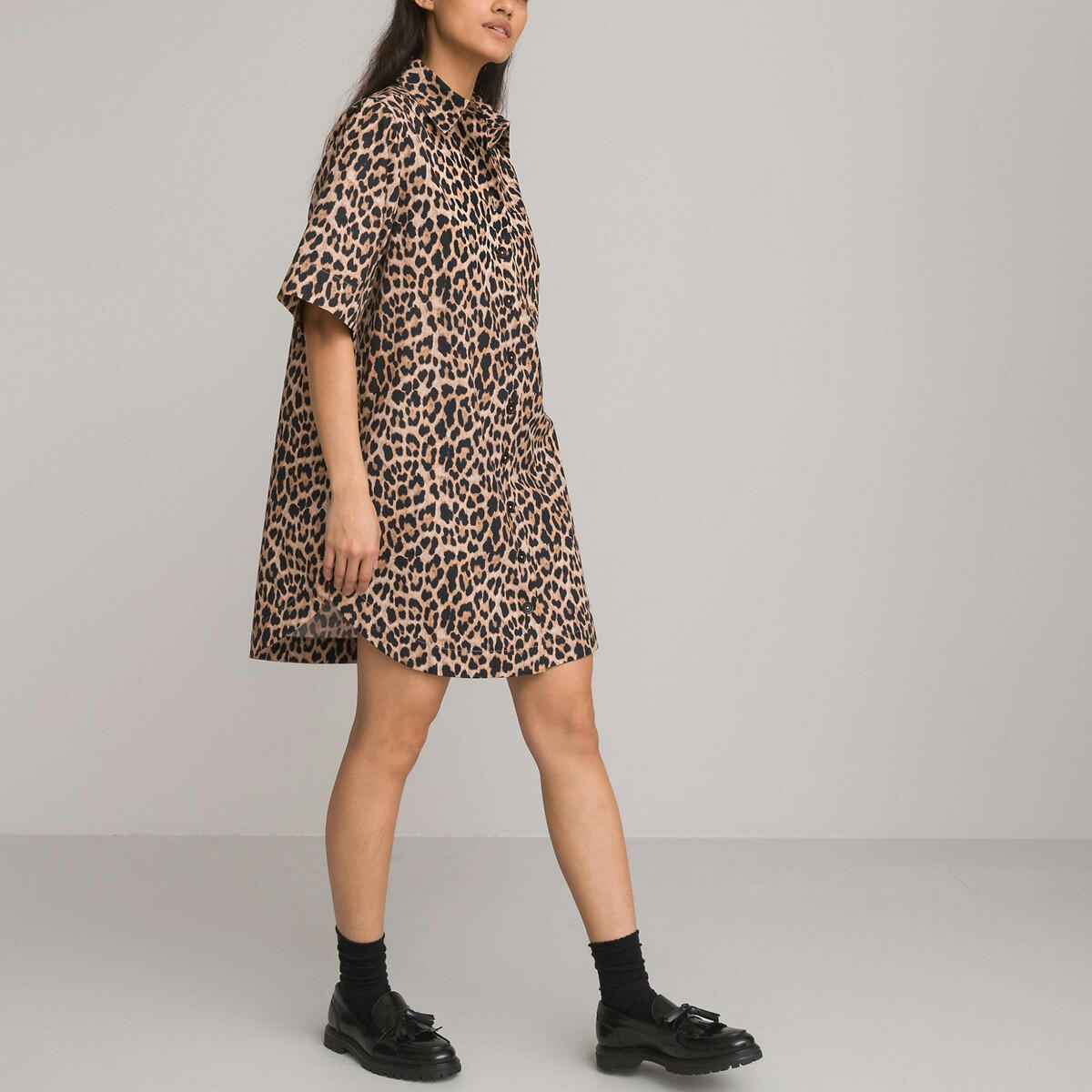 Robe chemise courte, manches courtes motif léopard