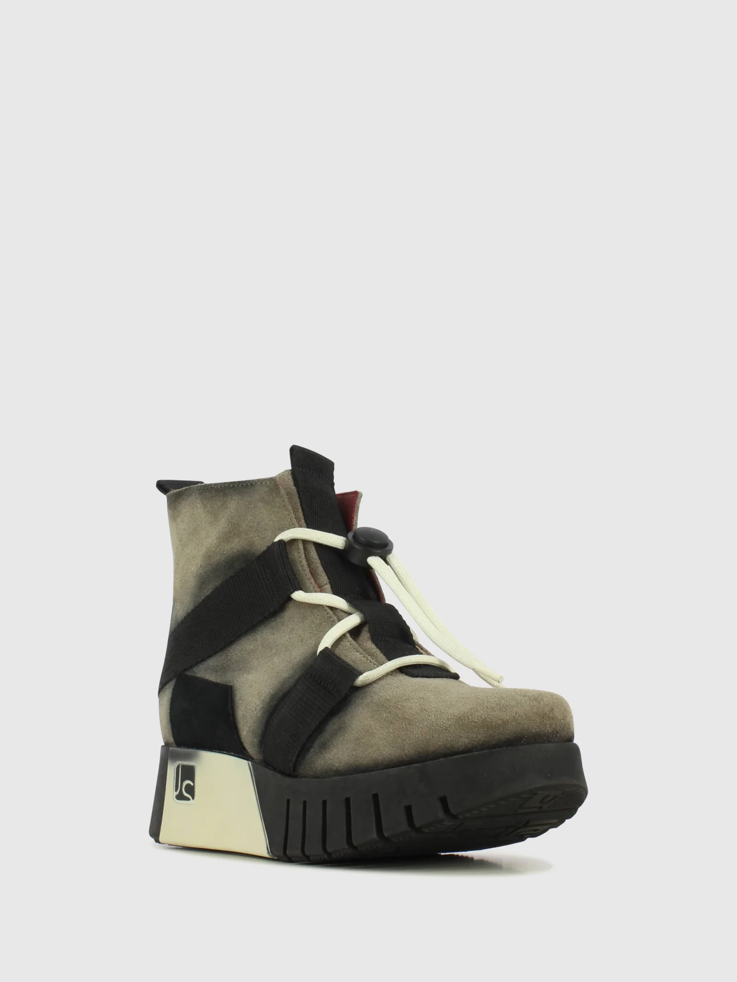 Botins com Atacadores em Taupe