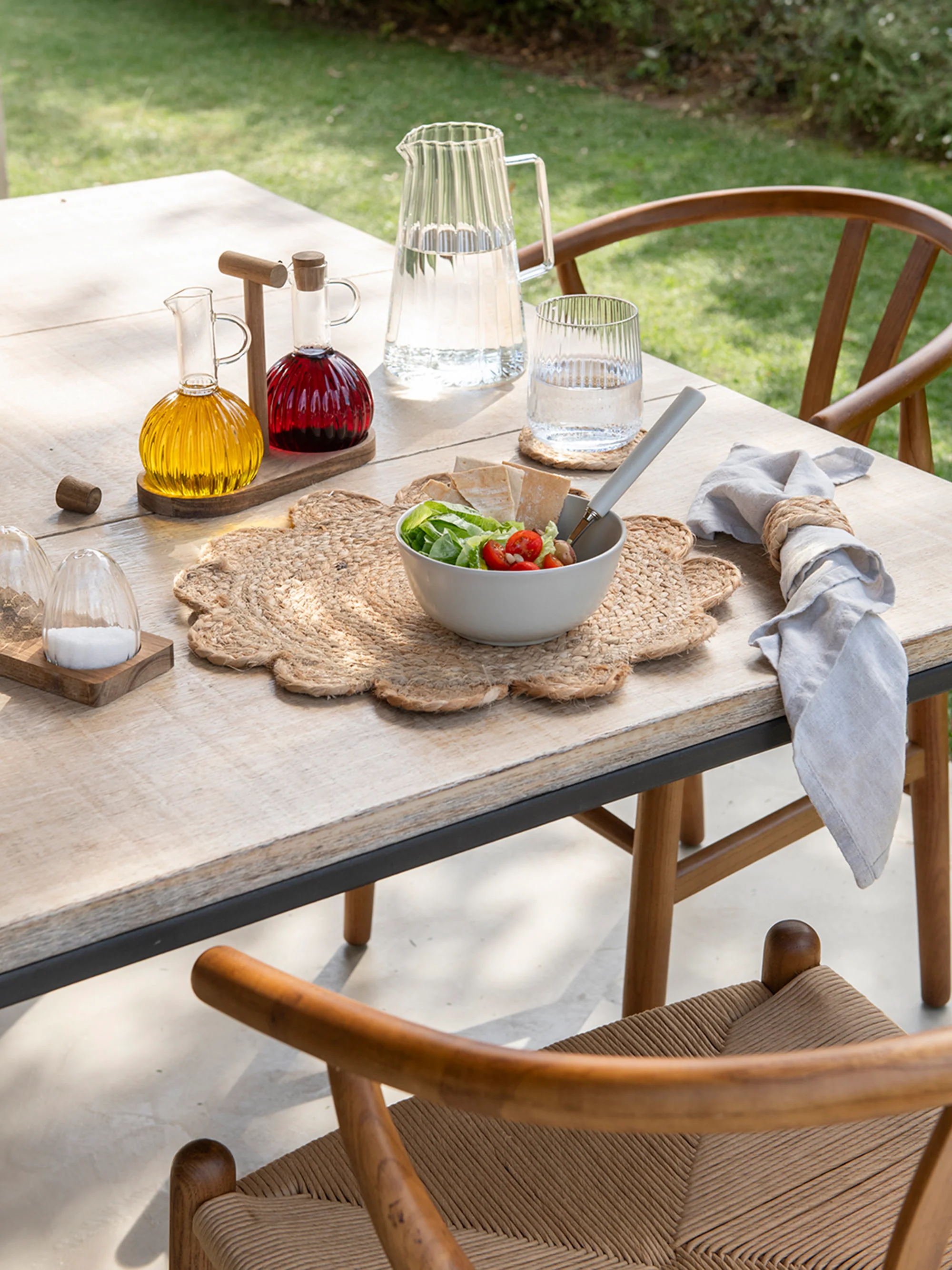 Handgefertigtes Jute-Tischset Rina mit Blumenform