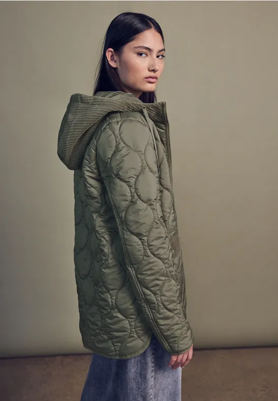 Steppjacke mit Kapuze