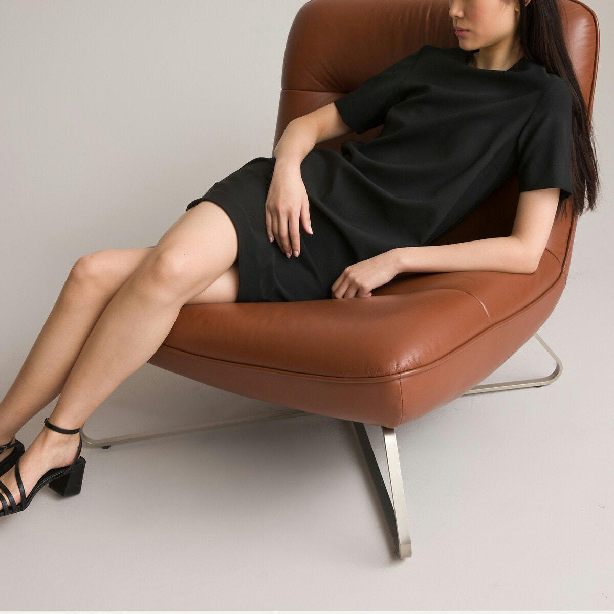 Robe droite, courte, manches courtes
