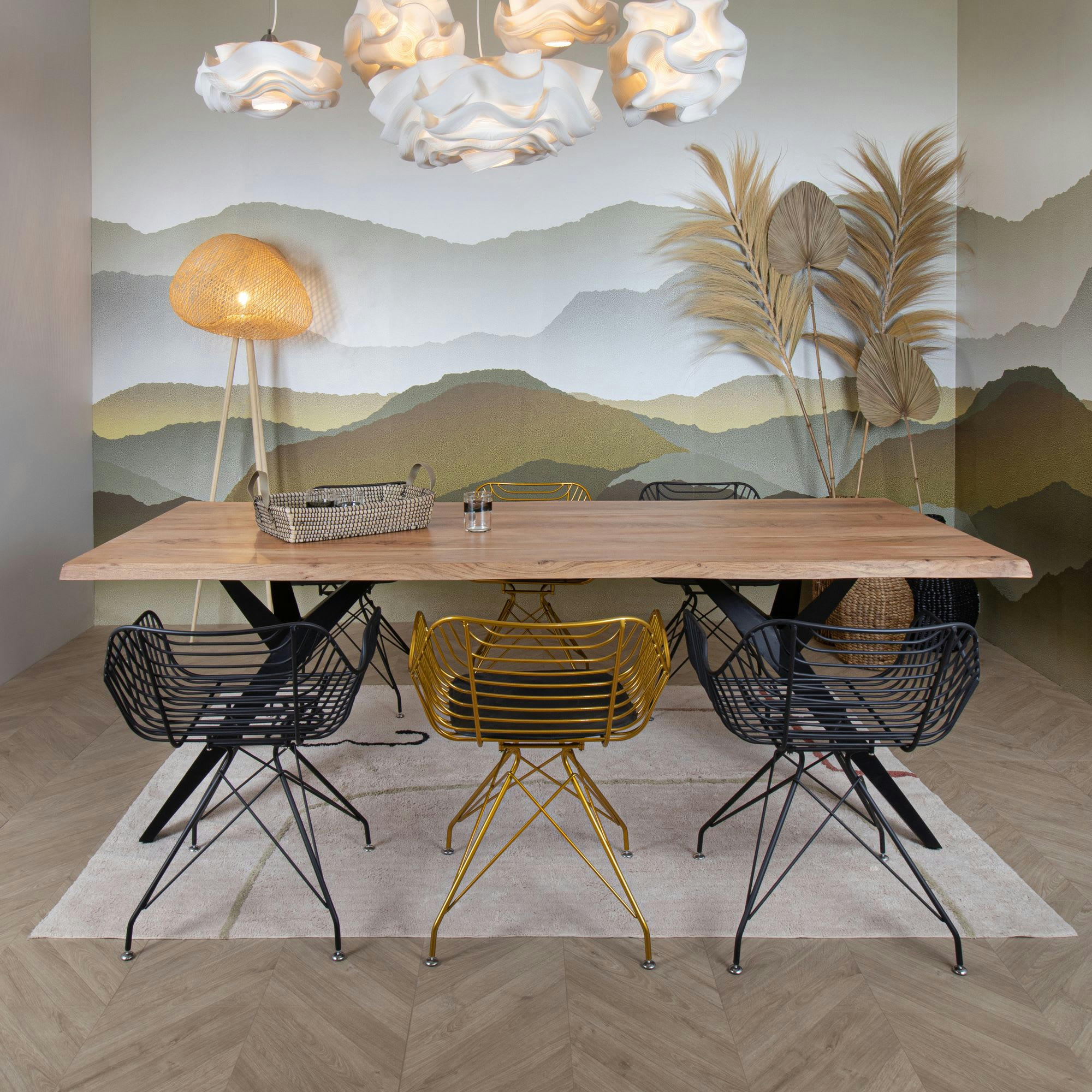 HAMER - Table en bois d'acacia et pieds en métal noir 230cm