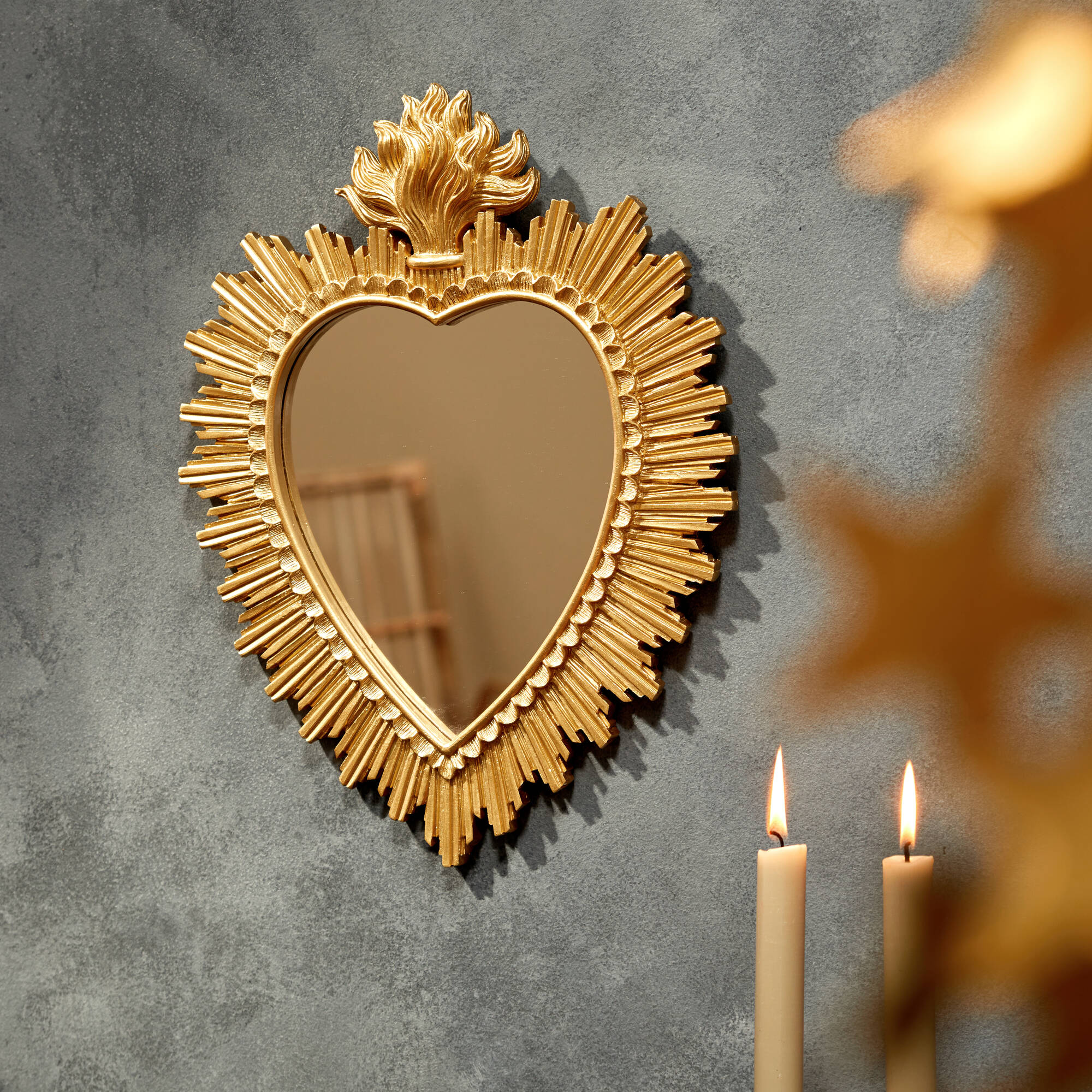 Miroir ex-voto forme cœur, polyrésine dorée
