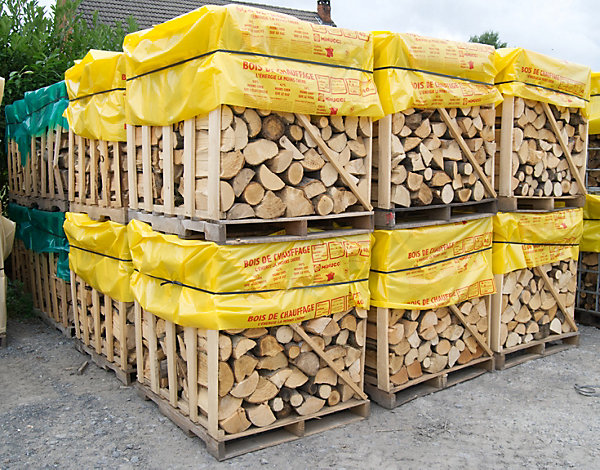 Bois de chauffage bûches 50 cm – 1,50 stère – Minucci – bois dur et tendre – prêt à l’emploi <23 % – idéal poêle, insert et cheminée