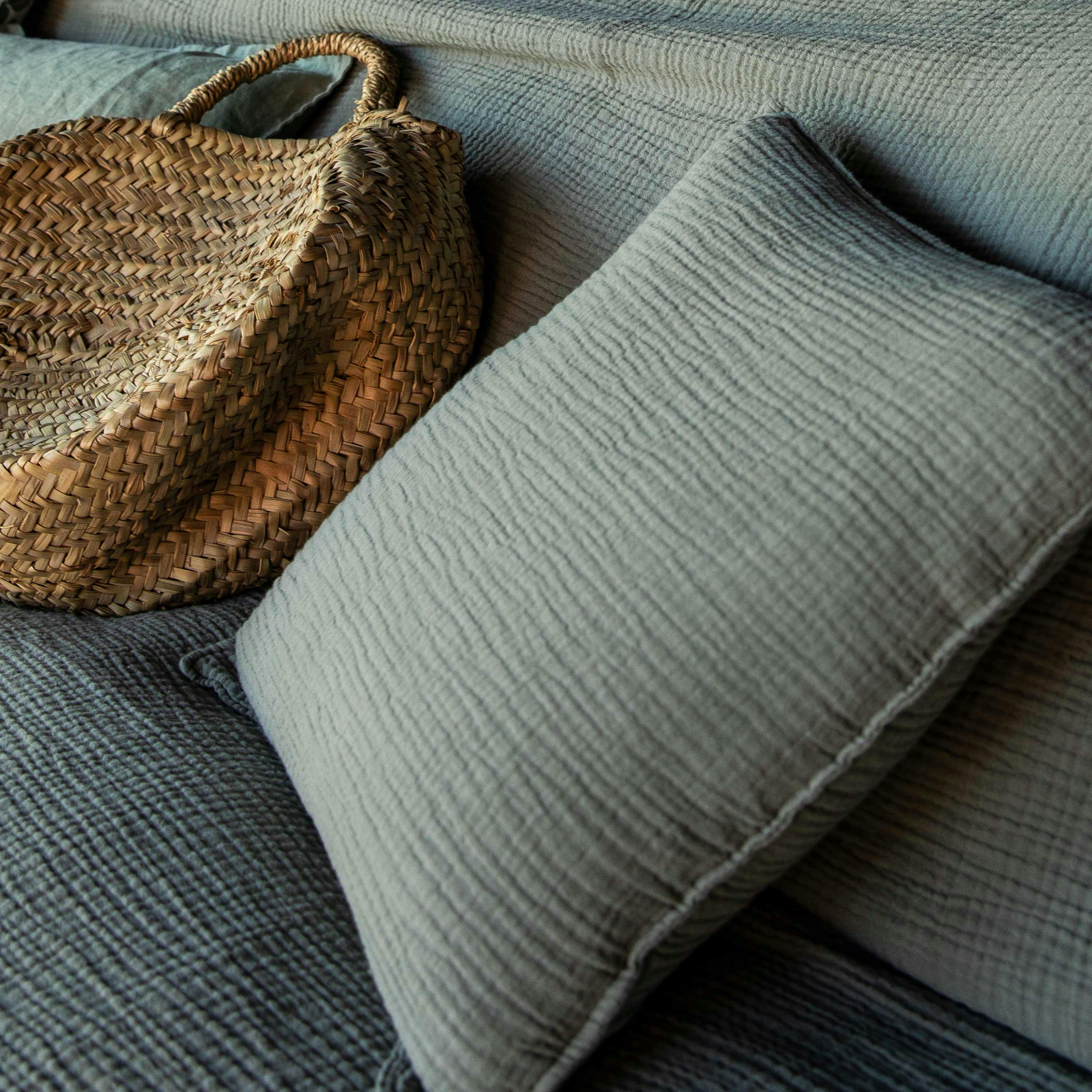 SIMPLEMENT GAUFRÉ - Housse de coussin en gaze de coton 40x40cm Kaki