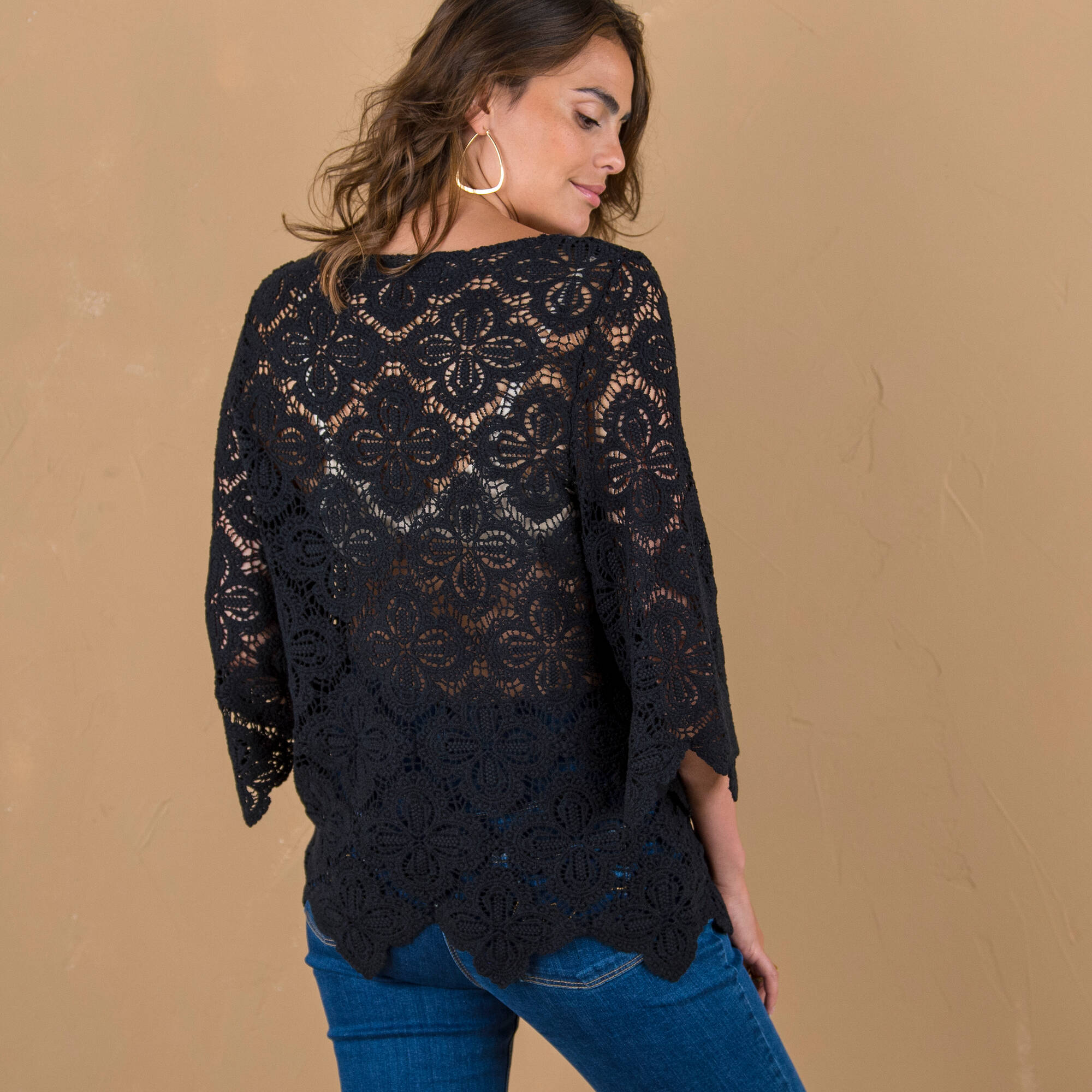 Top macramé à écailles, manches pagodes
