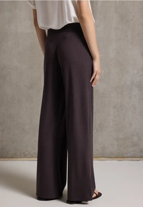 Ripp-Hose mit Schlitzen