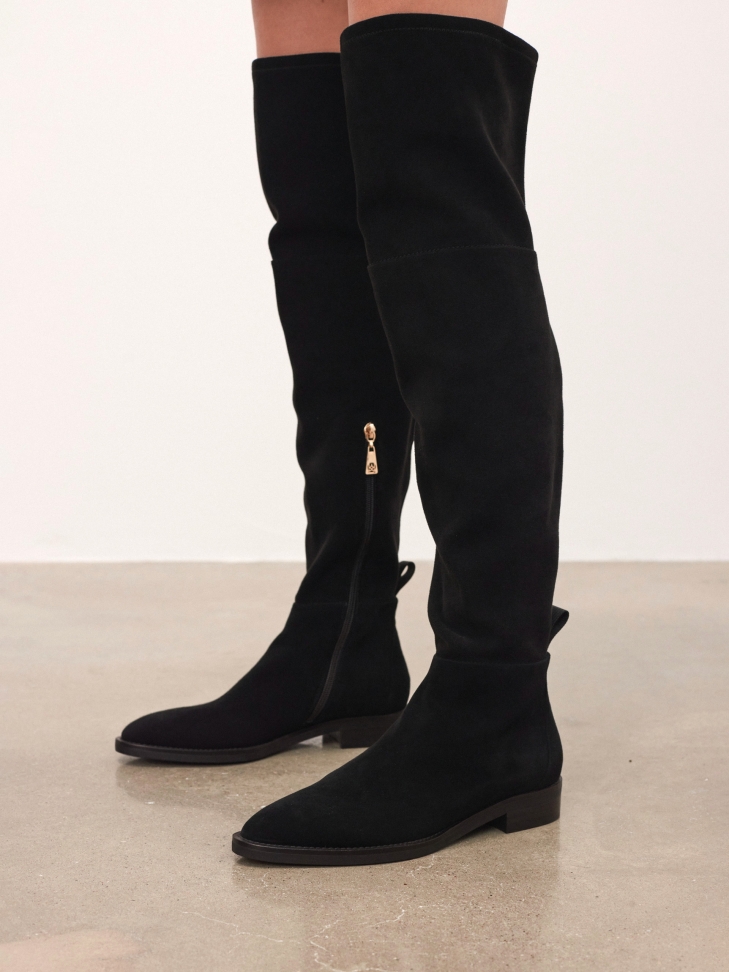 Flat musketeers in suede and fabric