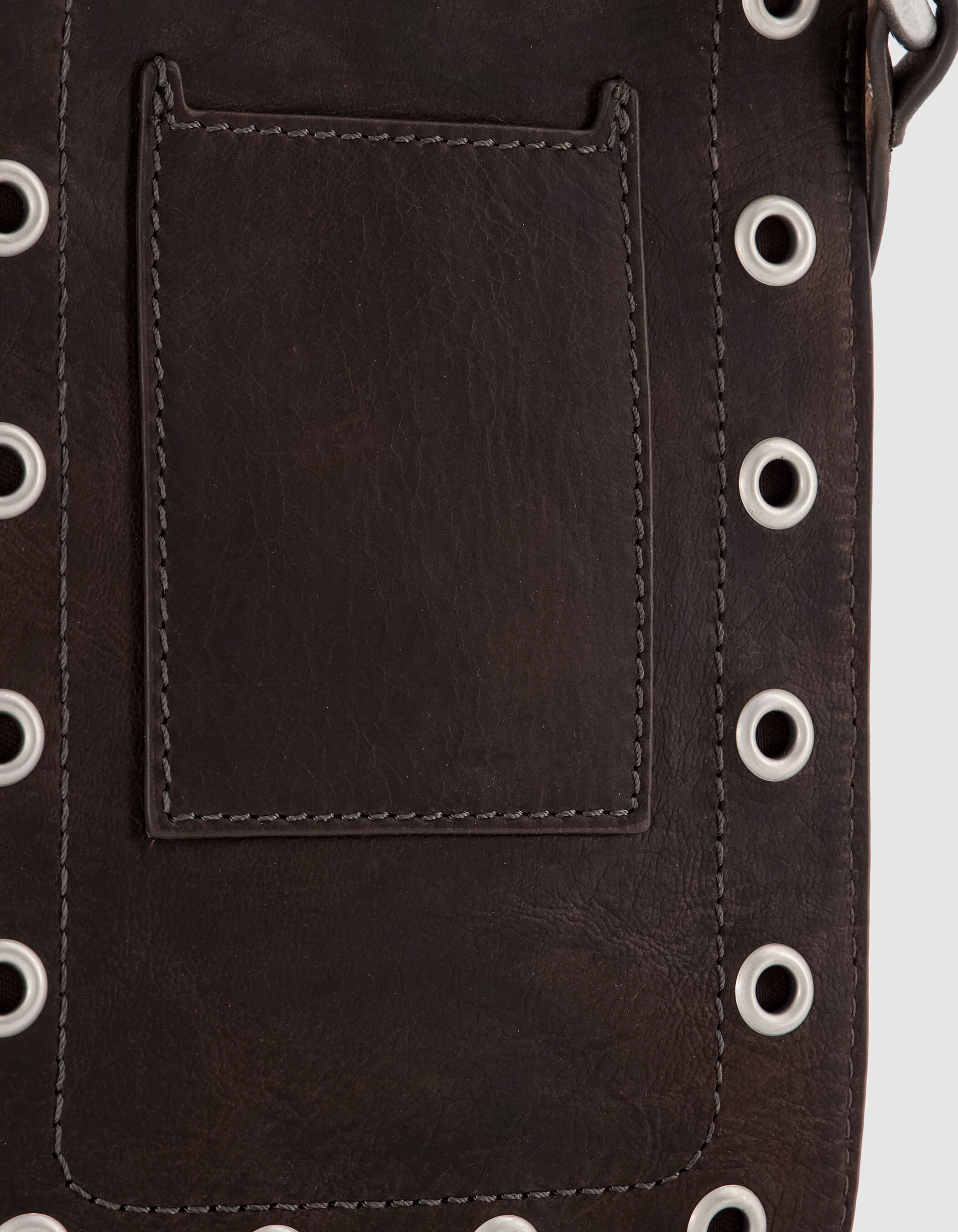 Pochette téléphone marron cuir œillets Femme