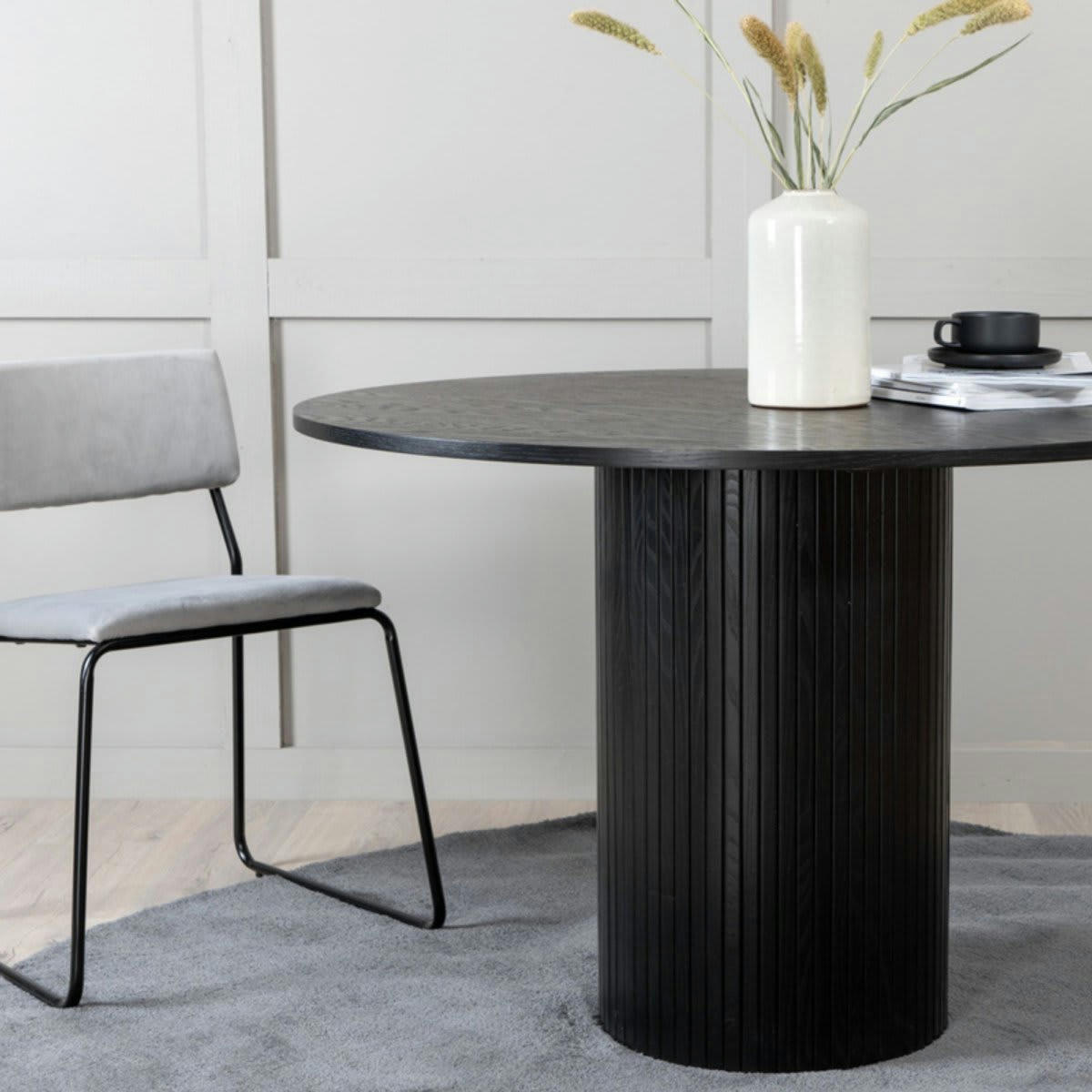 BRITNEY - Table à manger ronde 110cm pied central en bois noir