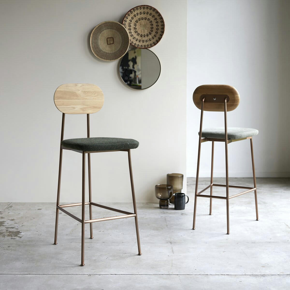 YUTAPI - Chaise de bar kaki tweed en chêne massif