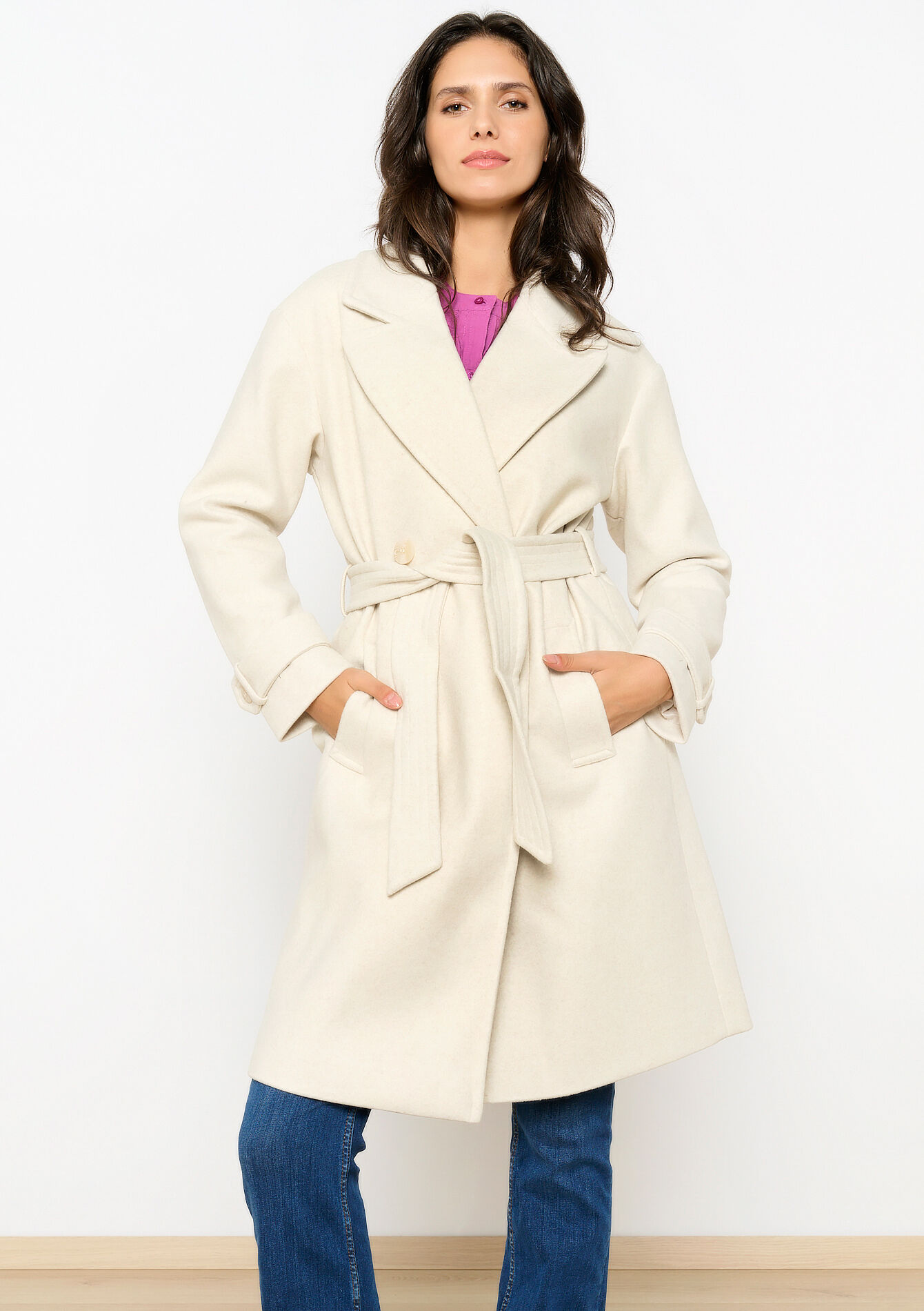 Halflange jas met riem