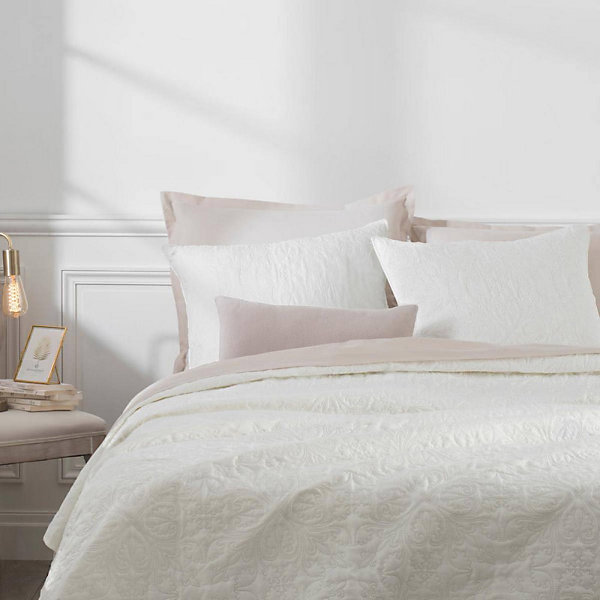 Dessus de lit 240x260   2 taies Arabesque Ivoire.