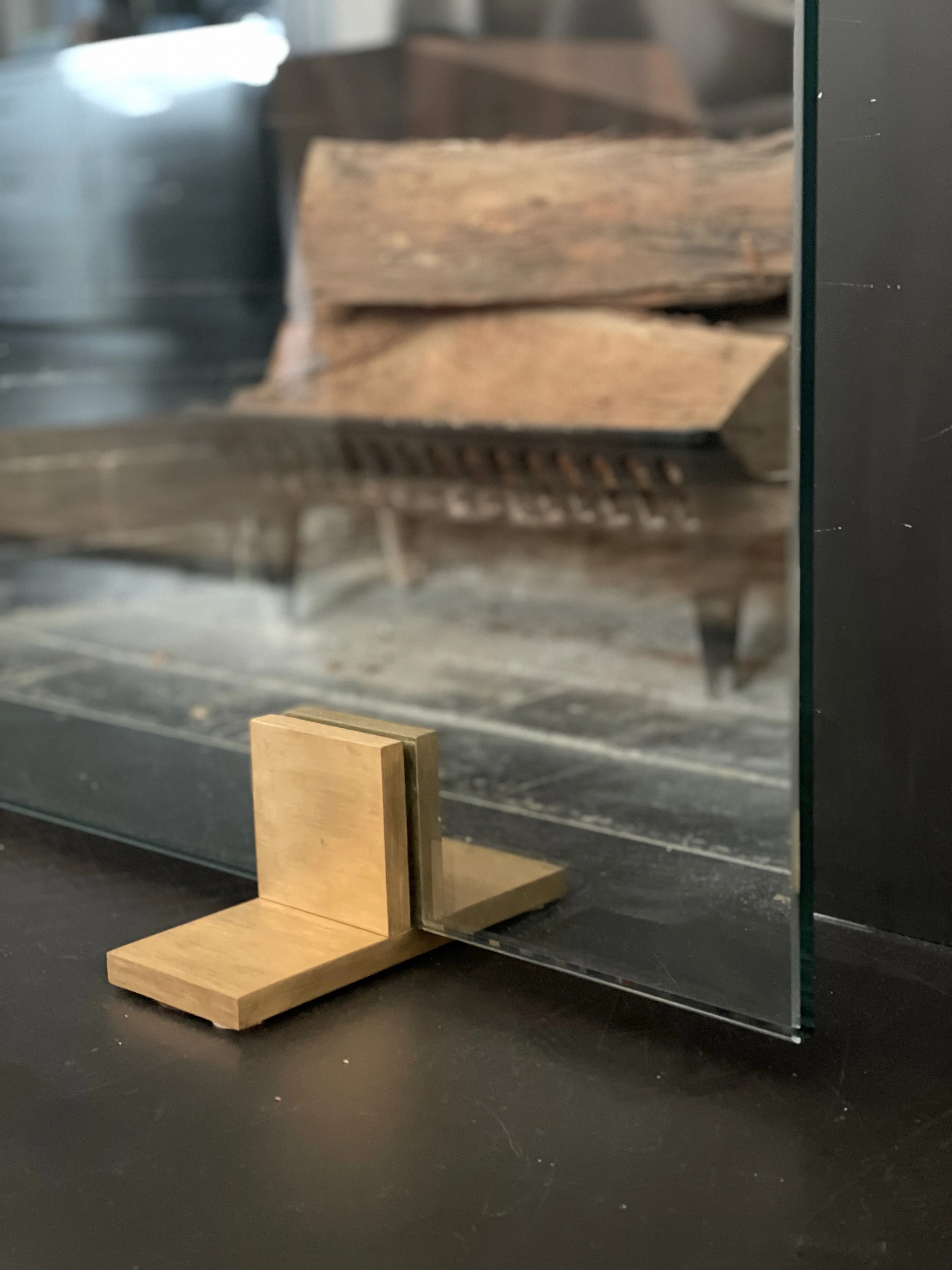 Modern Tempered Glass Fireplace Screen: Custom Brass Feet