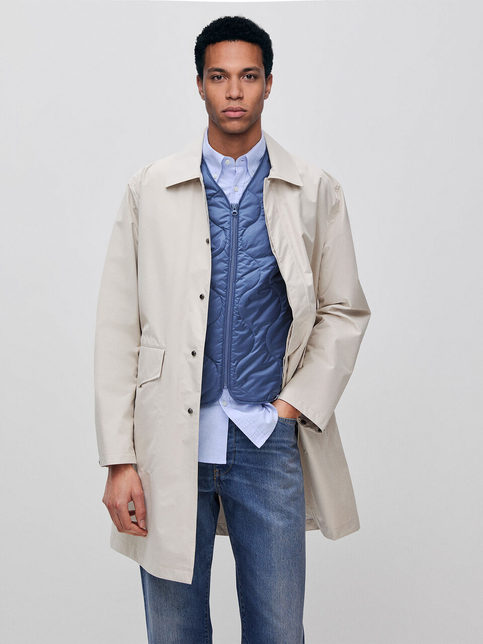 Trench coat with detachable vest