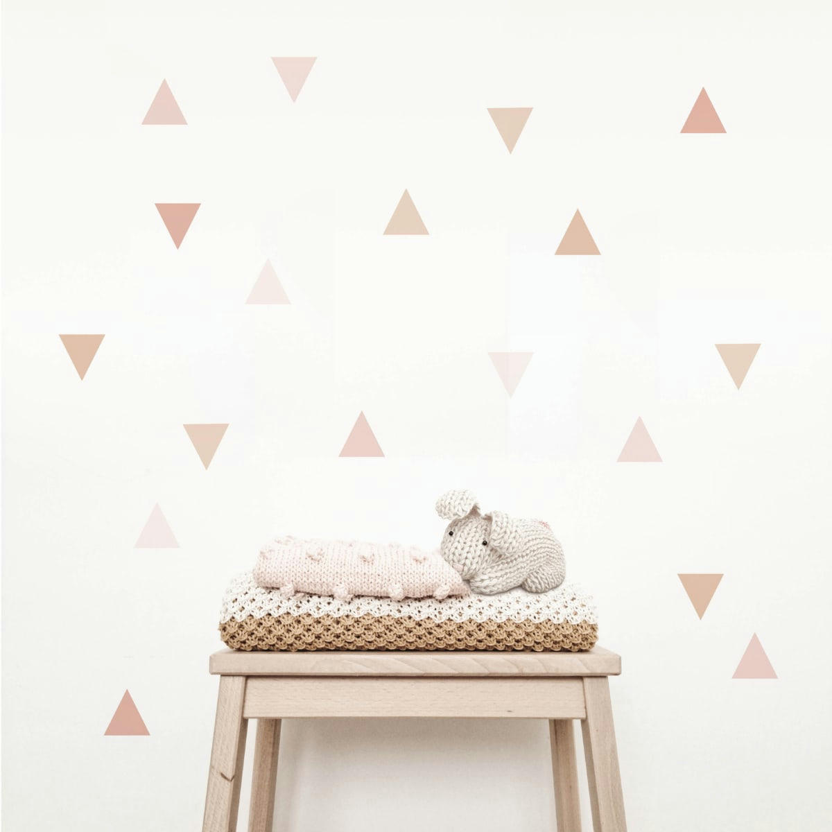 TRIANGLES1 - Stickers muraux en vinyle triangles rose et beige