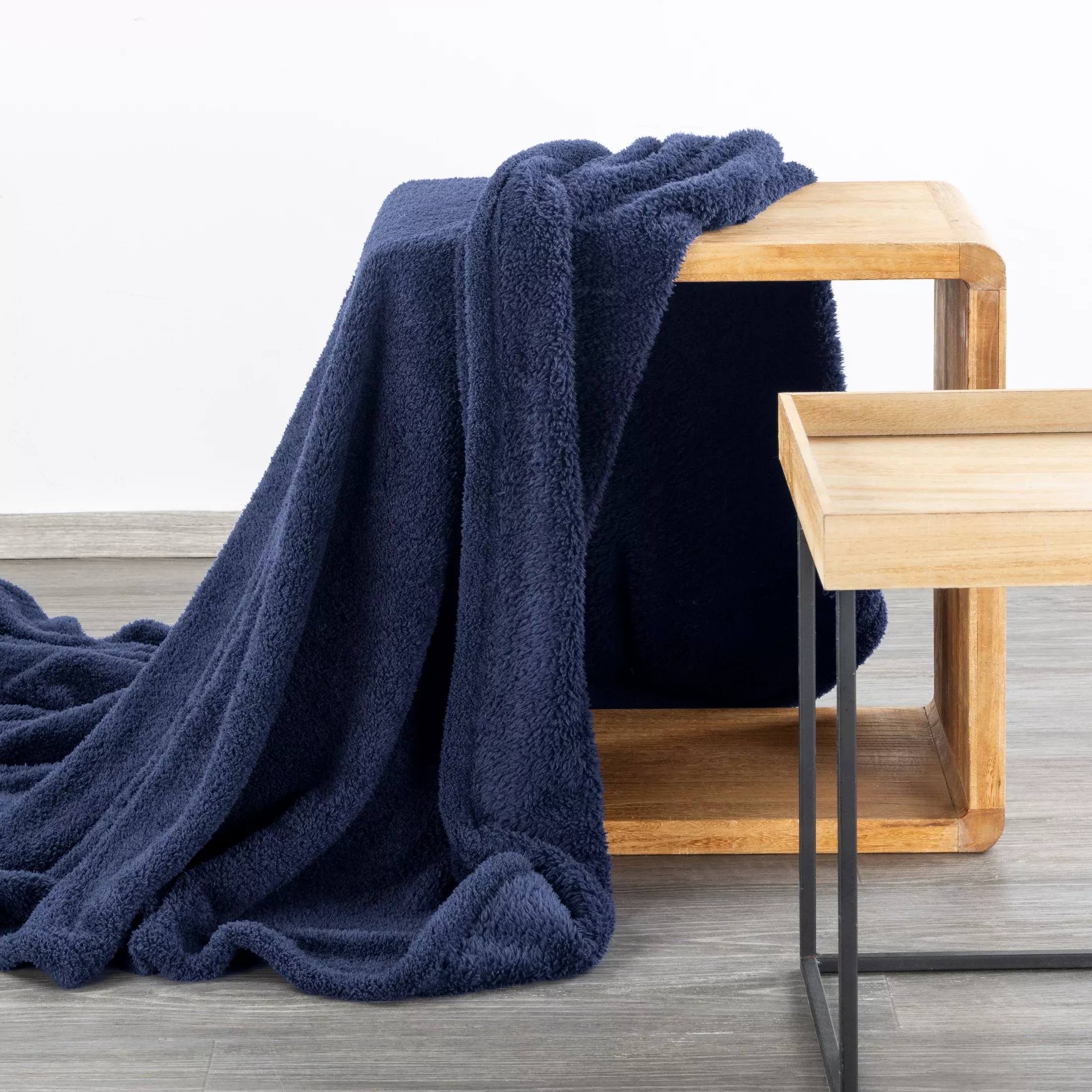 Koc polarowy 150x200 cm granatowy LORI Design 91
