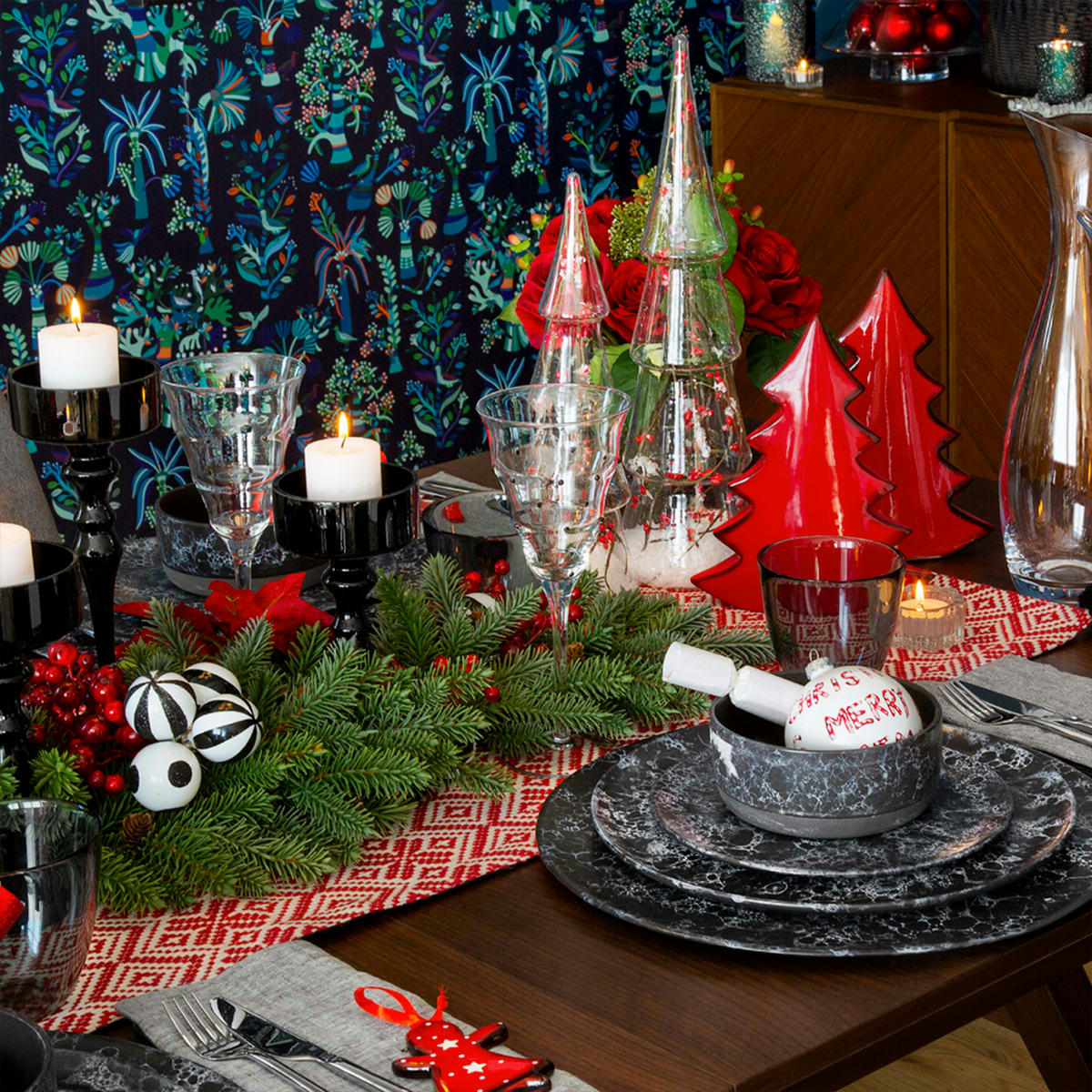 - Branche de pin H74