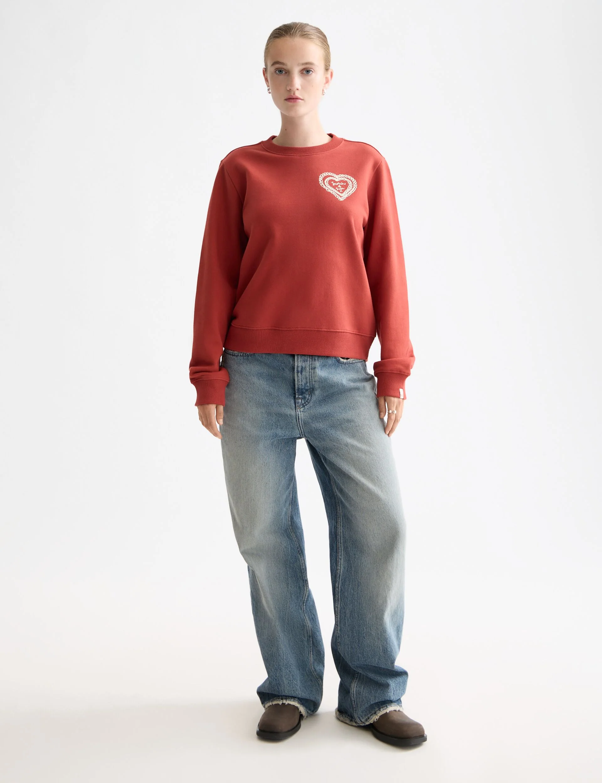 Regular fit chest artwork sweater