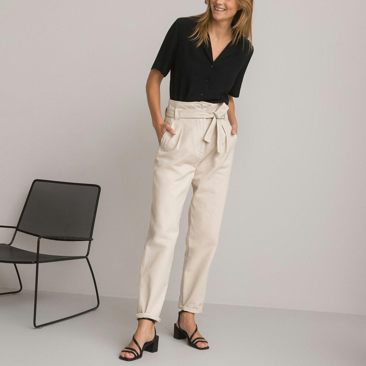 Pantalon cigarette taille haute, avec ceinture