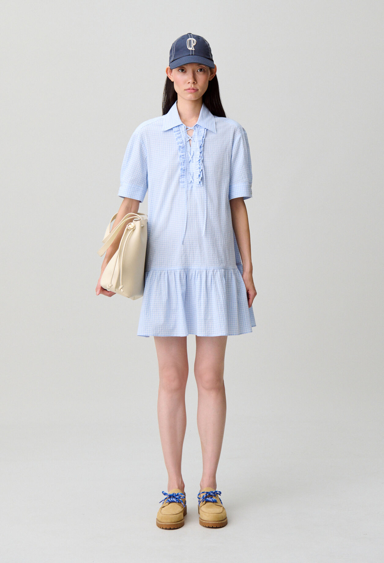 Robe courte lacée volants