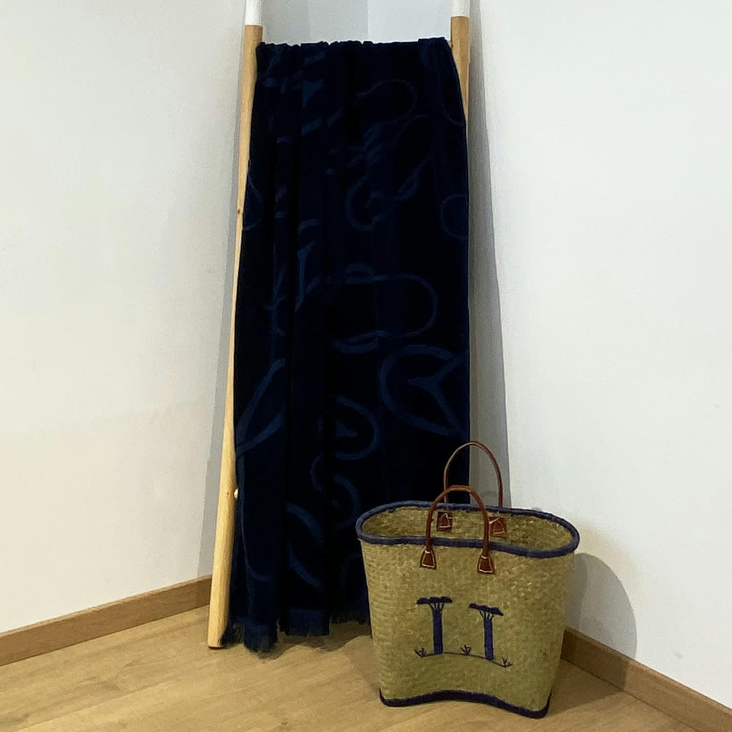 ÉPONGE VELOURS UNIE AVEC MOTIFS CISELÉS - Serviette de plage éponge velours ciselée Zapato 90x170 bleu marine