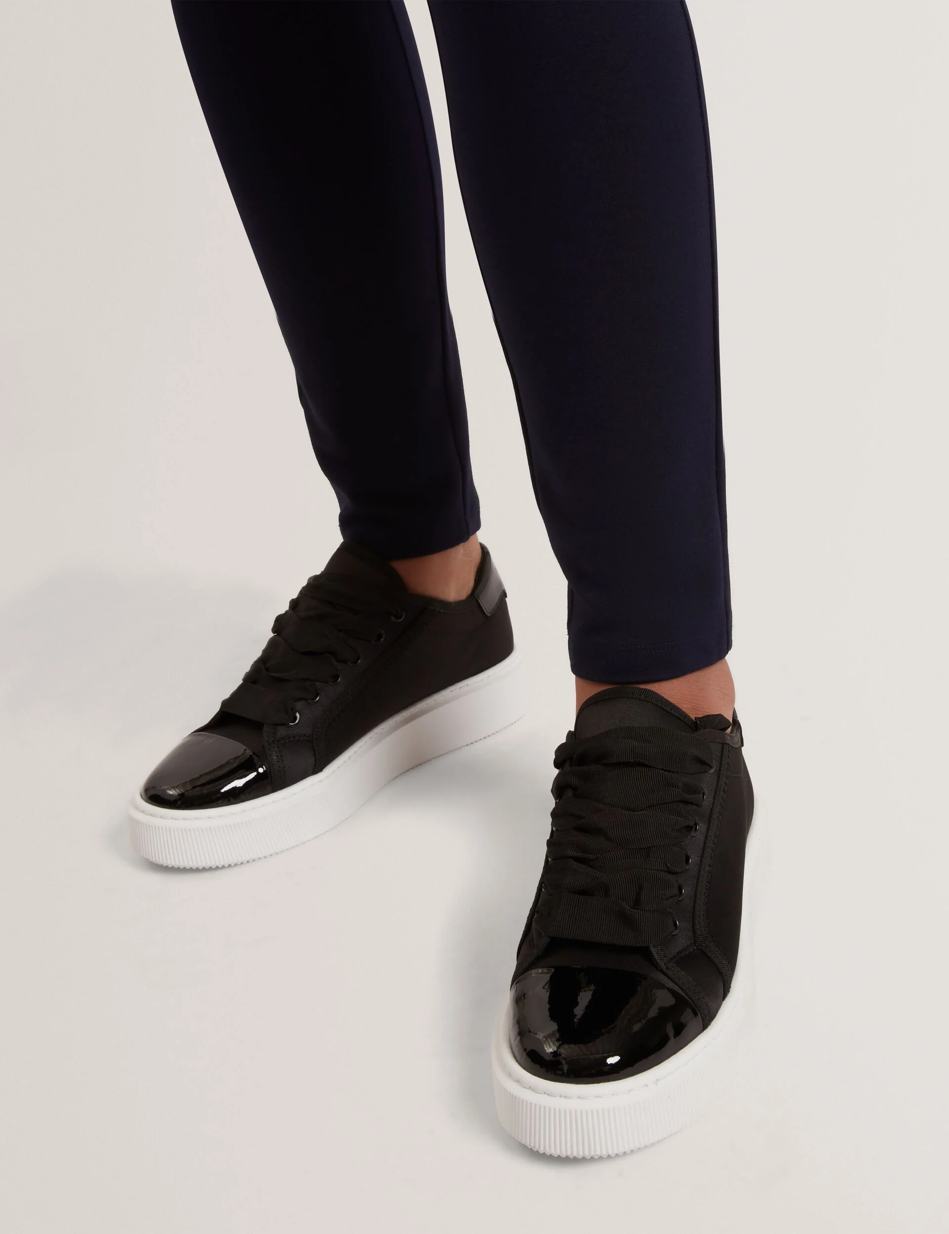 ZAIINA | BLACK
