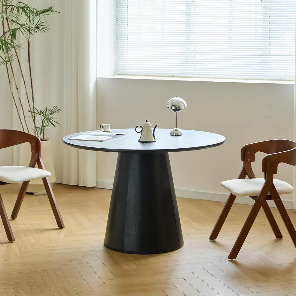 Eettafel voor 6 personen rond hout