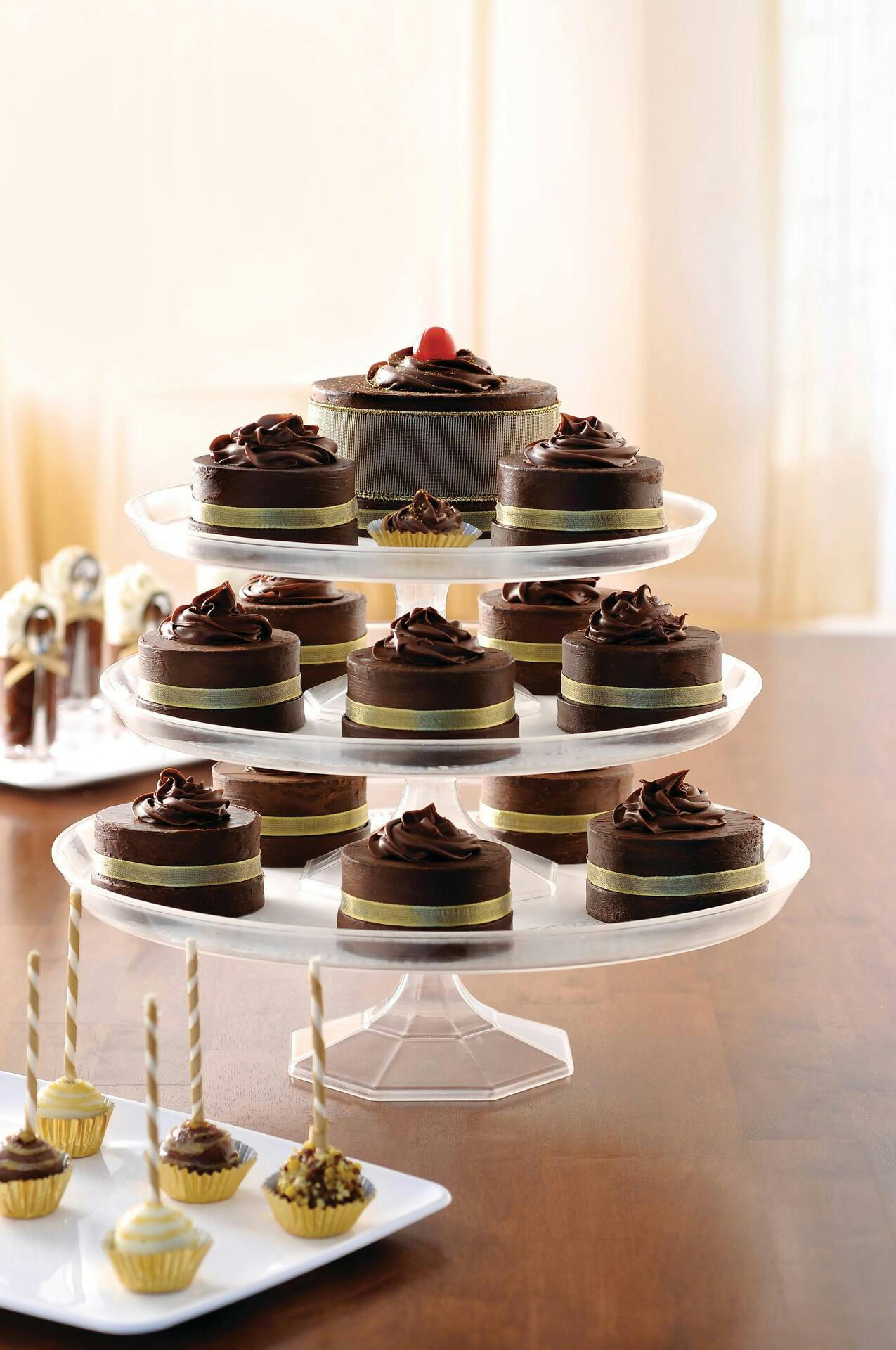 Medium Clear Plastic Cake Stand