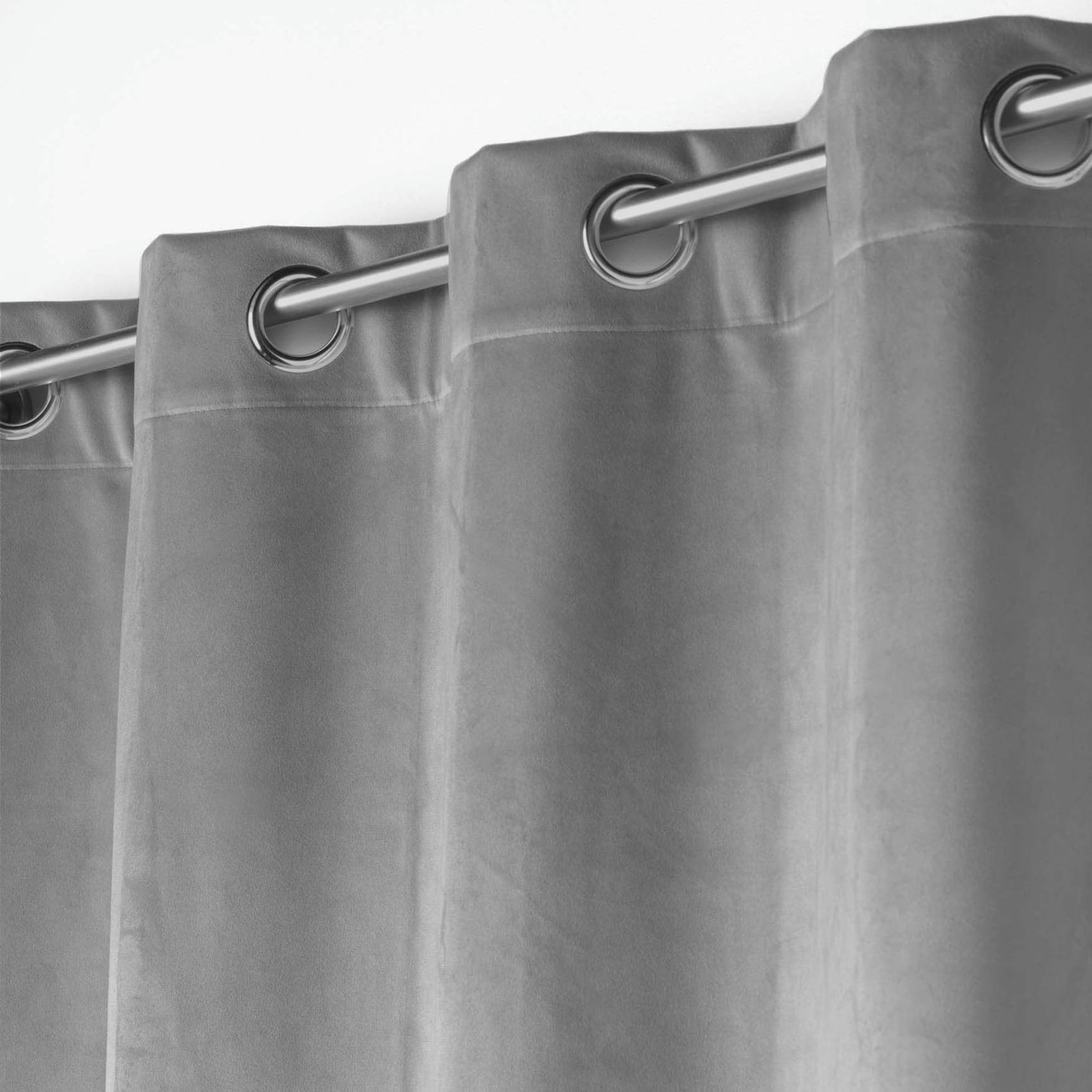 - Rideau en velours au style cossu gris clair