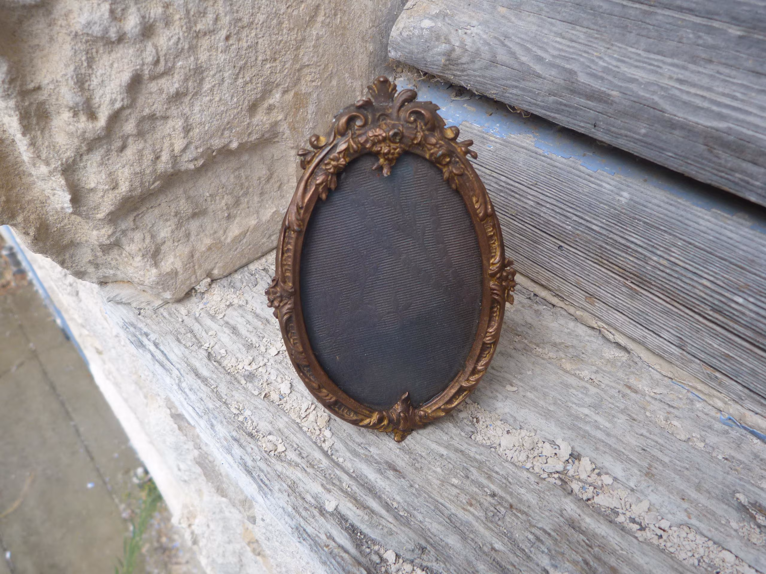 Vintage old French XIXème century Bronze oval footed Photo frame 1800