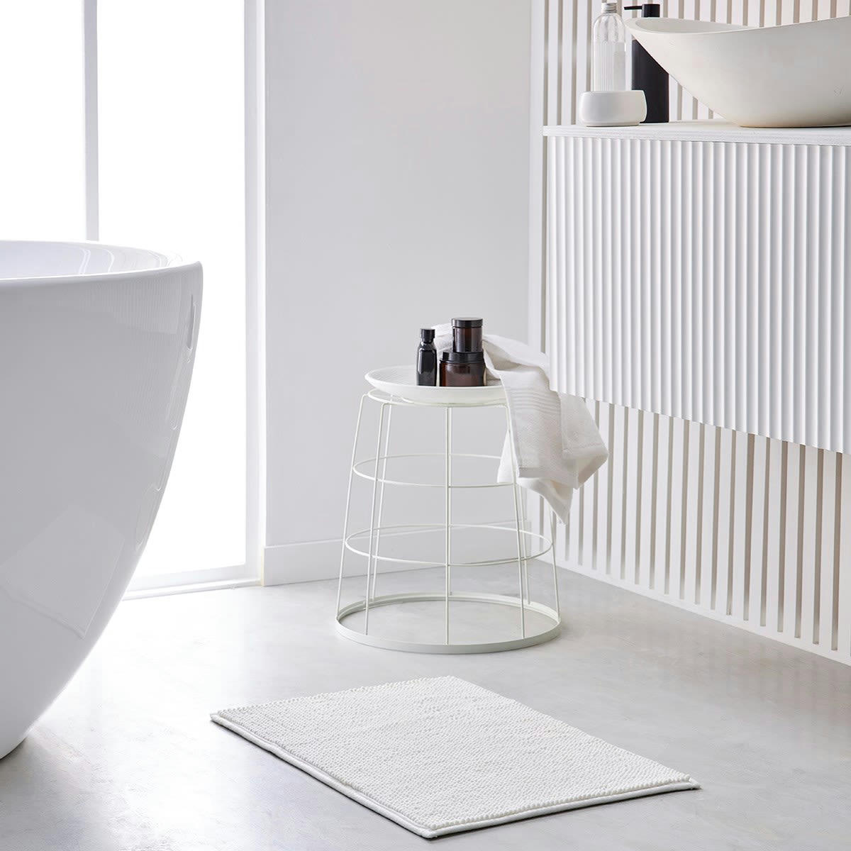 ESSENTIAL - Tapis de bain Bubble uni en Polyester Blanc 60x40 cm