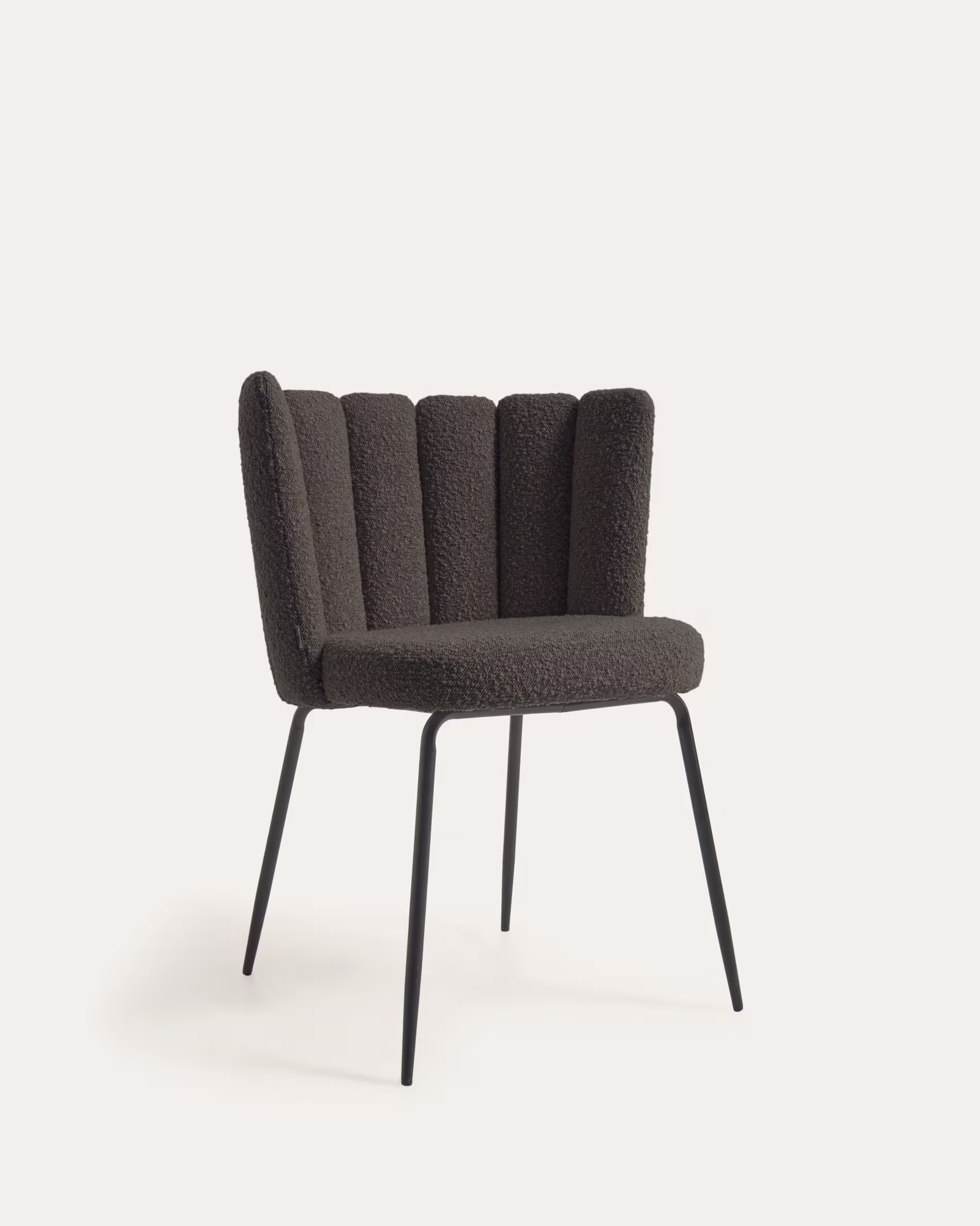 Silla Aniela de borreguito negro y metal con acabado negro