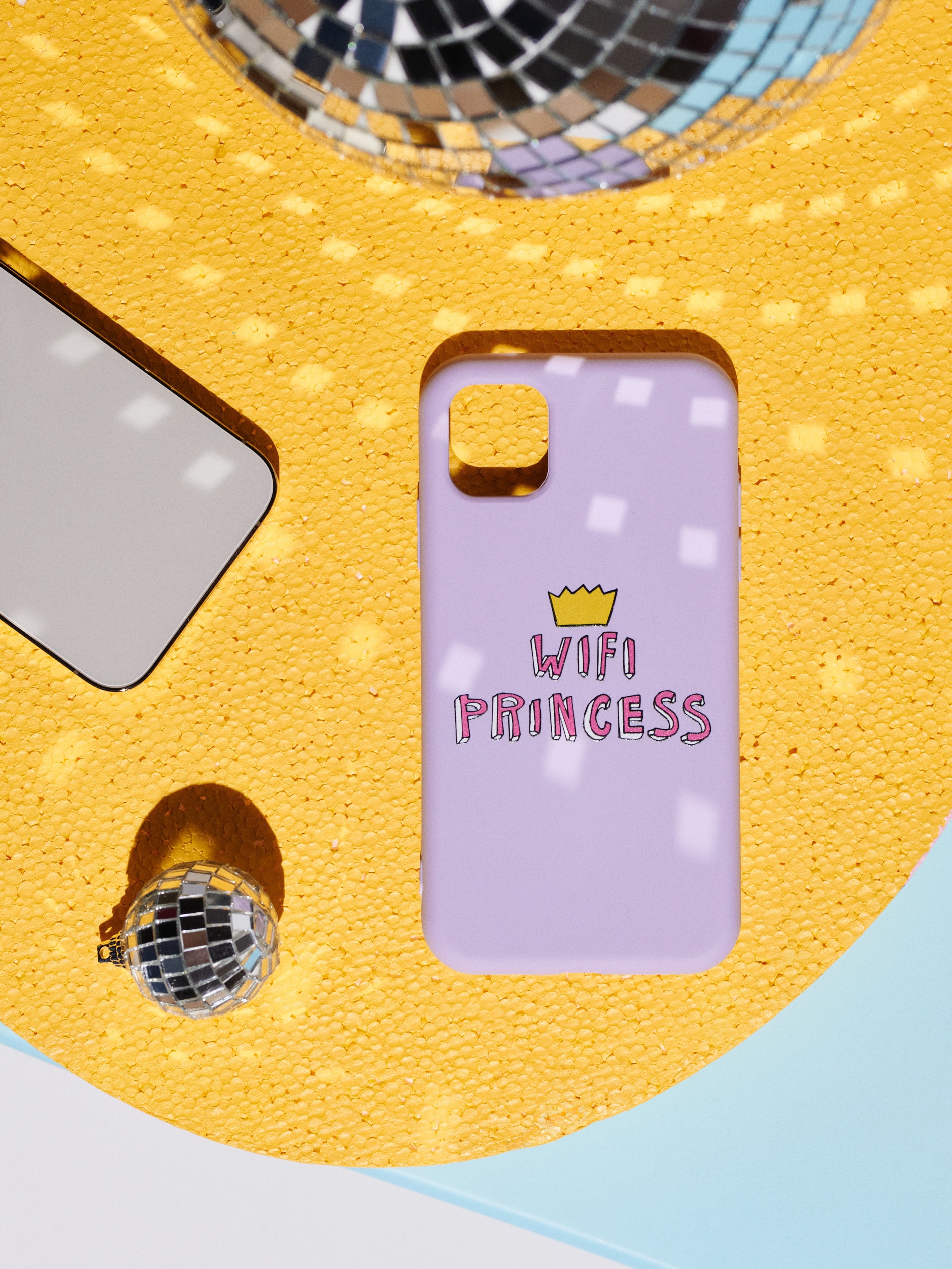Etui na iPhone 11/XR z napisem 